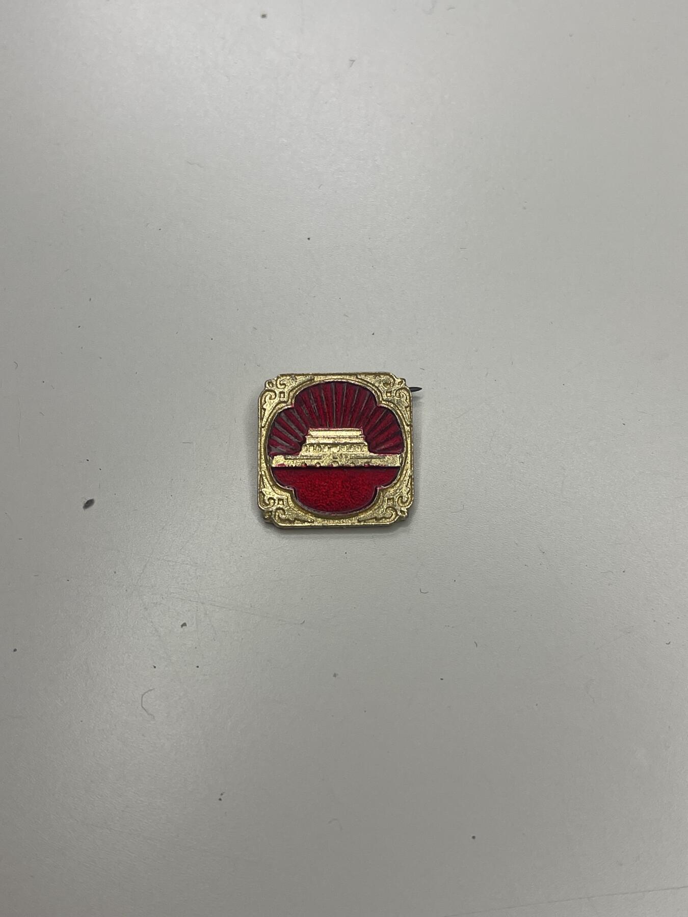 新时代收藏快速小拍 拍卖本周一线所得新货 3月29日场 天安门登楼纪念章