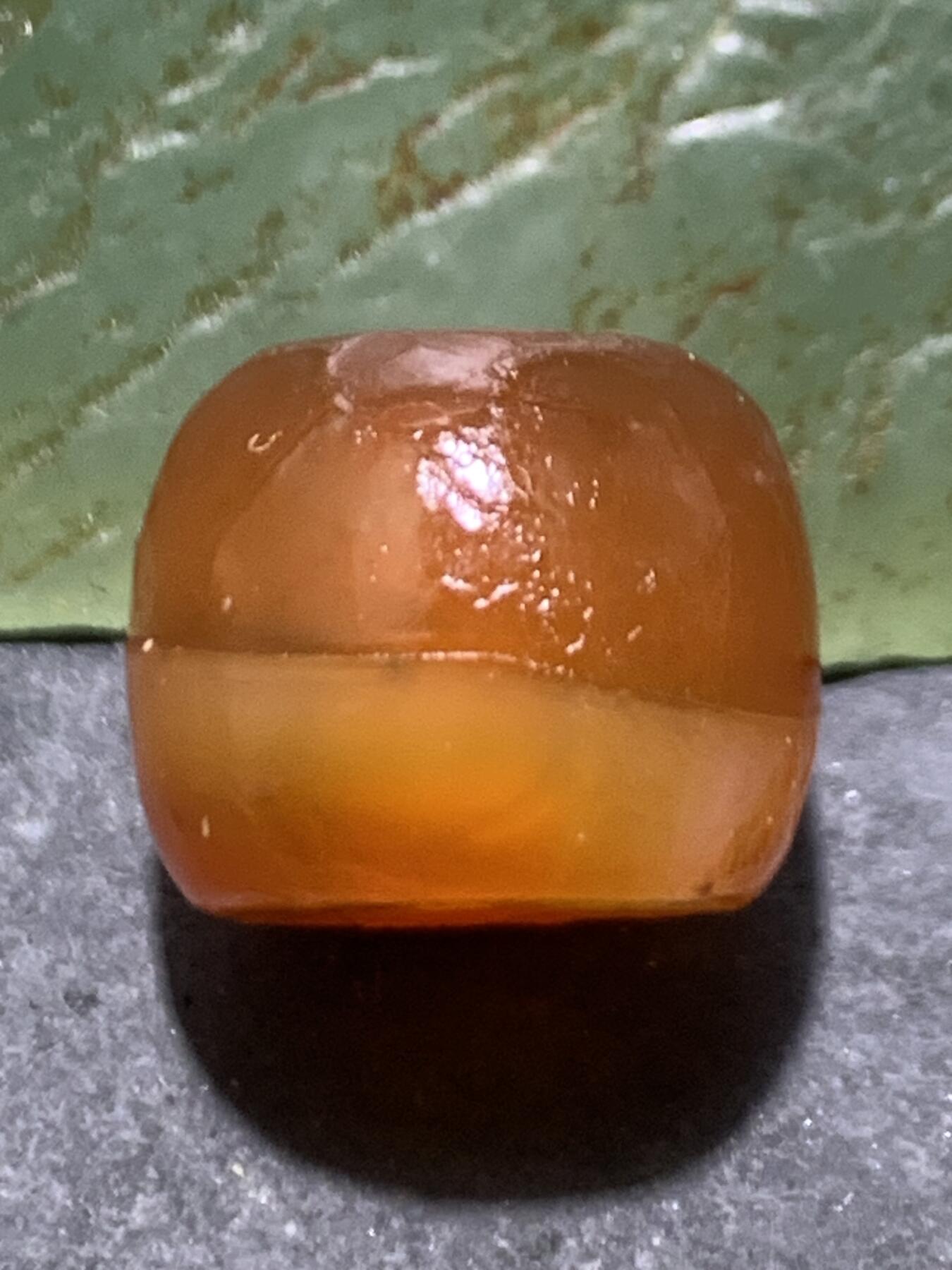 精美高玉化风化纹红白双色玛瑙老形桶珠一颗