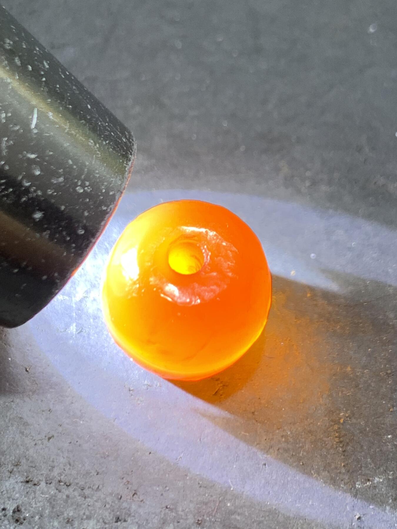 精美高玉化风化纹红白双色玛瑙老形桶珠一颗