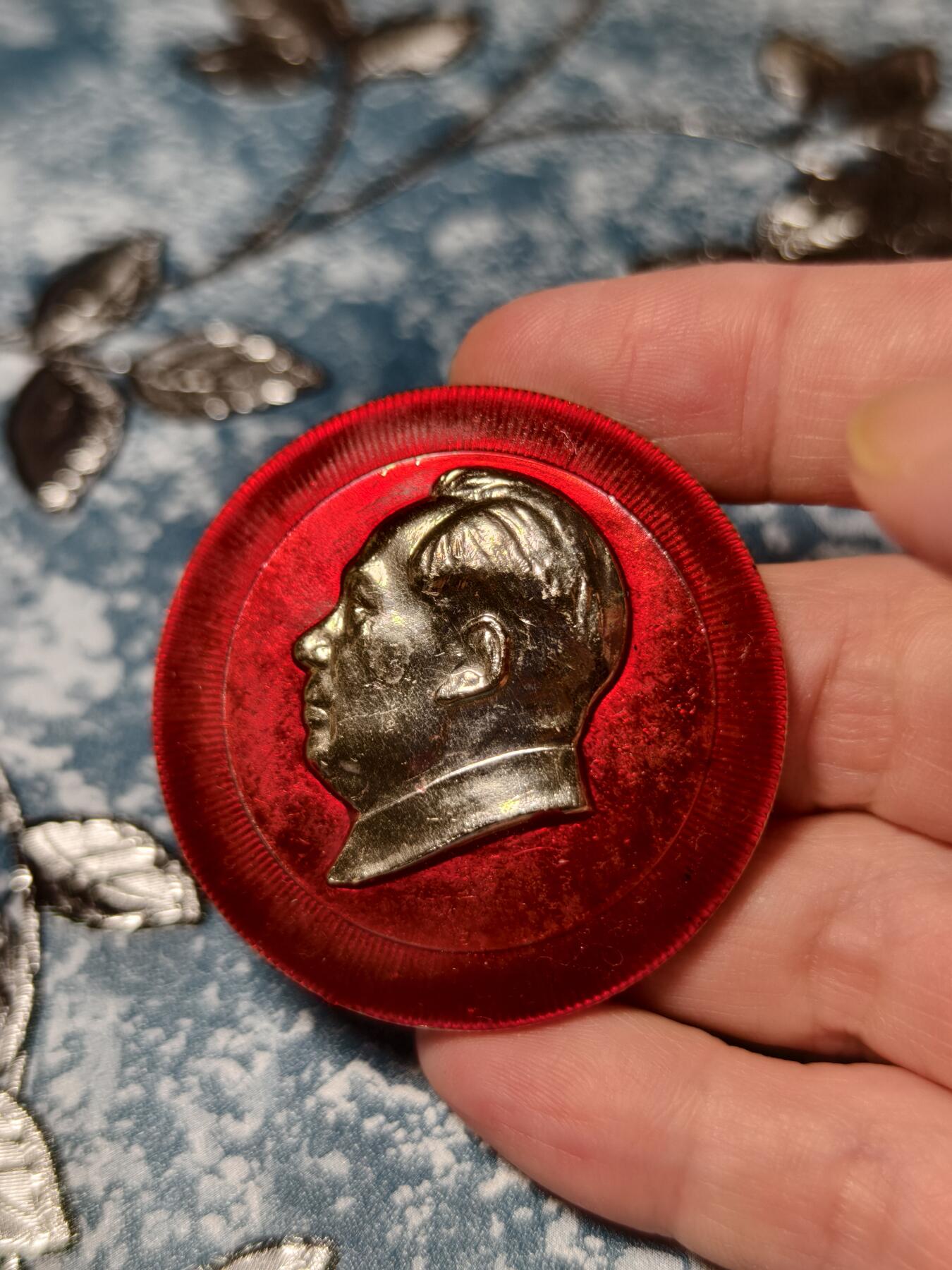 抚柳草堂-第二十期章牌钱币  奖章勋章免佣最后一期 满百包邮 放漏专场 六七十年代 毛主席像章 大尺寸直径48.8mm 品相不错