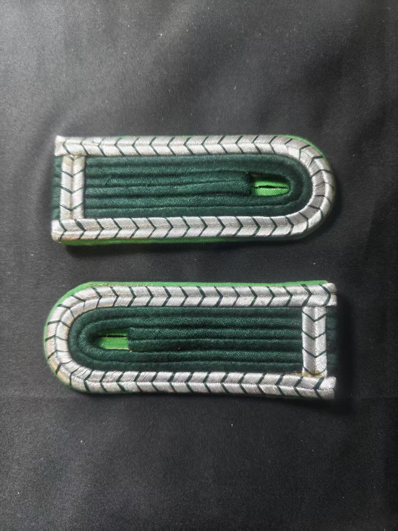 云宸嘉赏-勋臻文献佳藏优品精选场次（低佣 转发佣金红包） 民主德国边防警察准尉肩章 