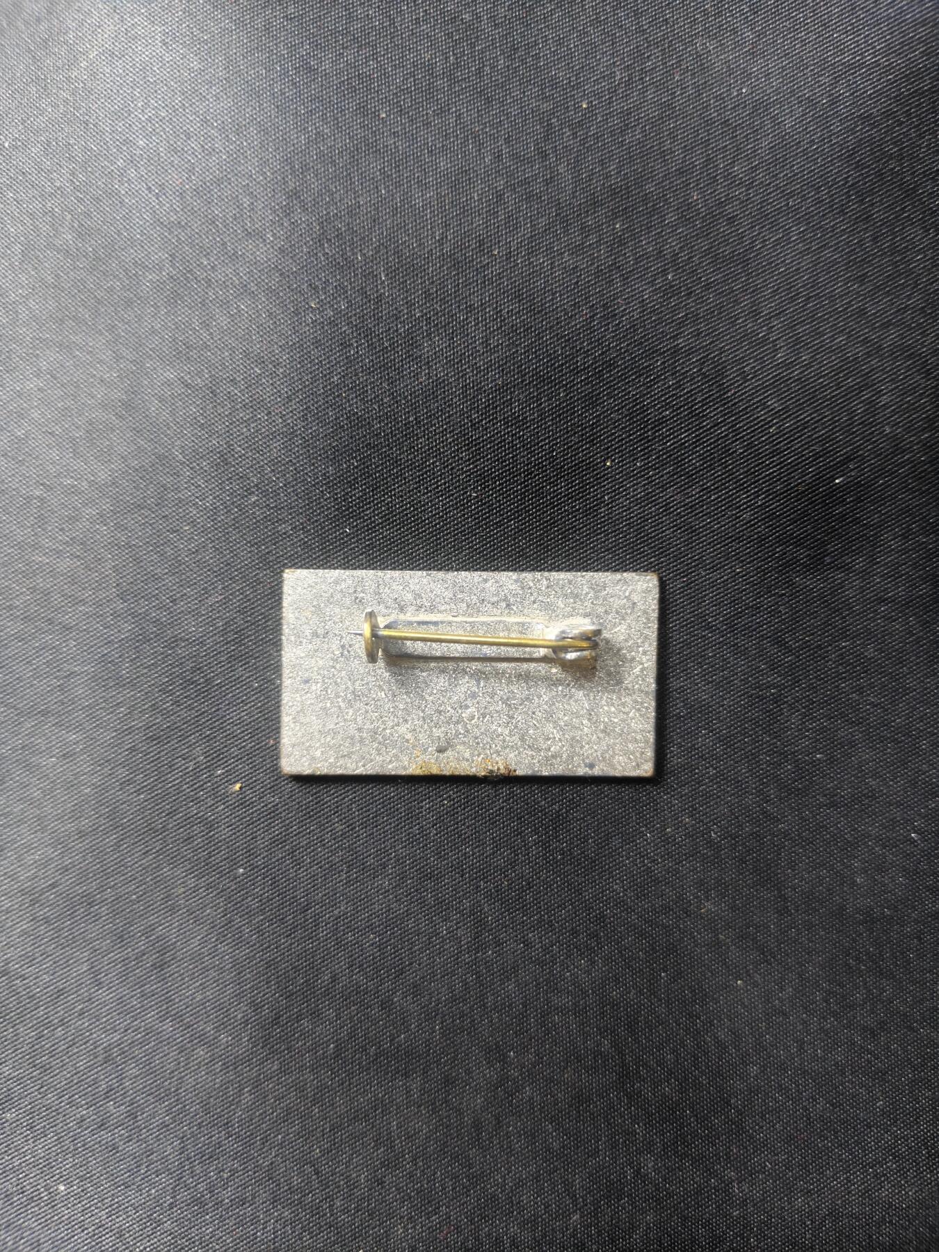 云宸嘉赏-勋臻文献佳藏优品精选场次（低佣 转发佣金红包） 民主德国人民阵线（预备党组织）银级奖章 早期热珐琅版本 