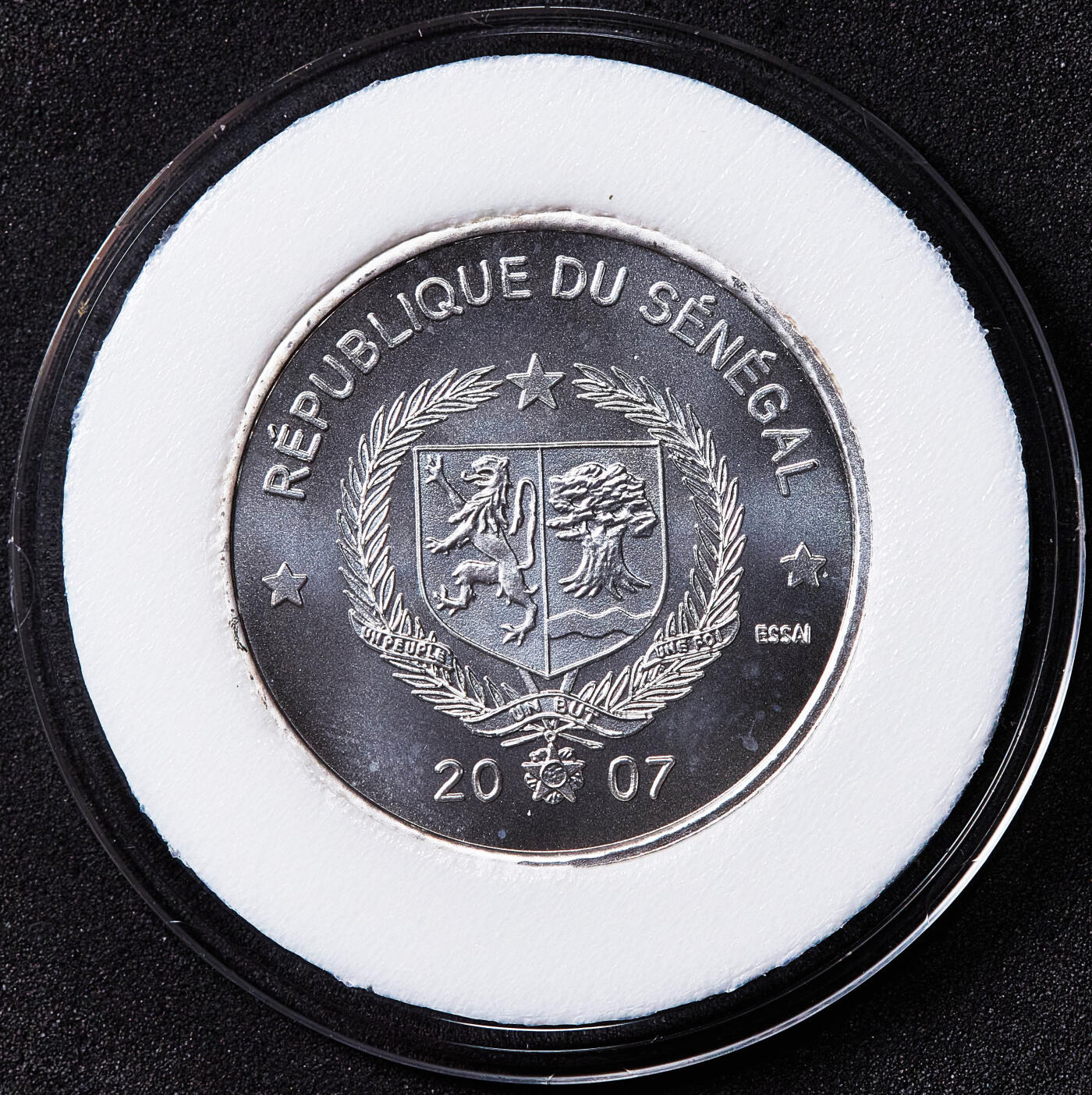 【俄甄集藏】2026年(050)04-01星期三 晚 19:30 全场包邮 塞内加尔2007年杜桑·卢维杜尔头像纪念废除黑奴200周年2500法郎银质样币，重7.8克，999银，发行量850枚