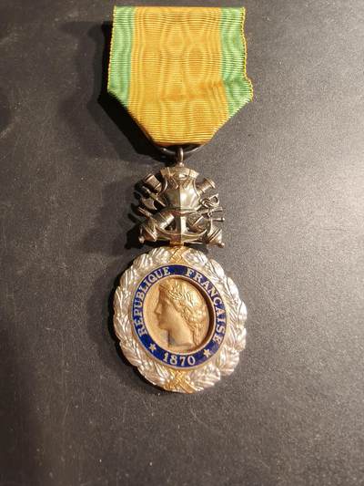 老王徽章第190期 - 法国军事奖章    三共时期    950银镀金珐琅     19.1g