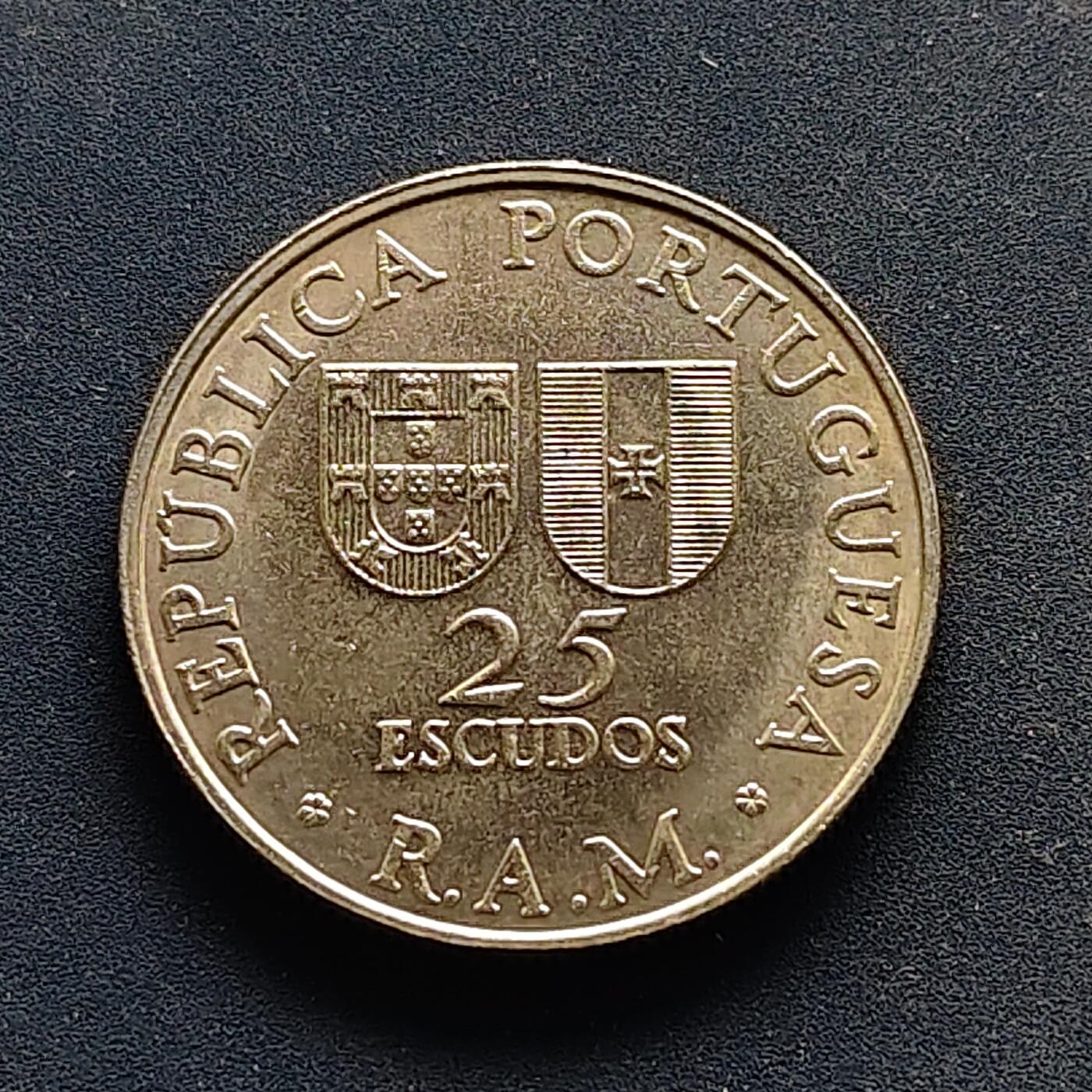 【全场包邮】纯粹捡漏拍518场 葡萄牙马德拉群岛1981年25埃斯库多C罗故乡马德拉岛自治纪念币-币图为探险家若昂·贡萨尔维斯·扎尔科