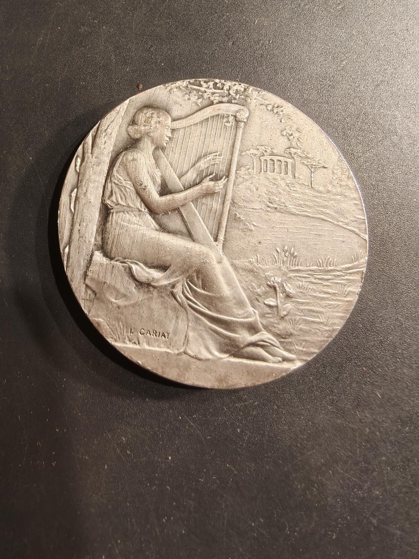 老王徽章第190期 法国音乐协会镀银大铜章     直径50mm    重量60.5g