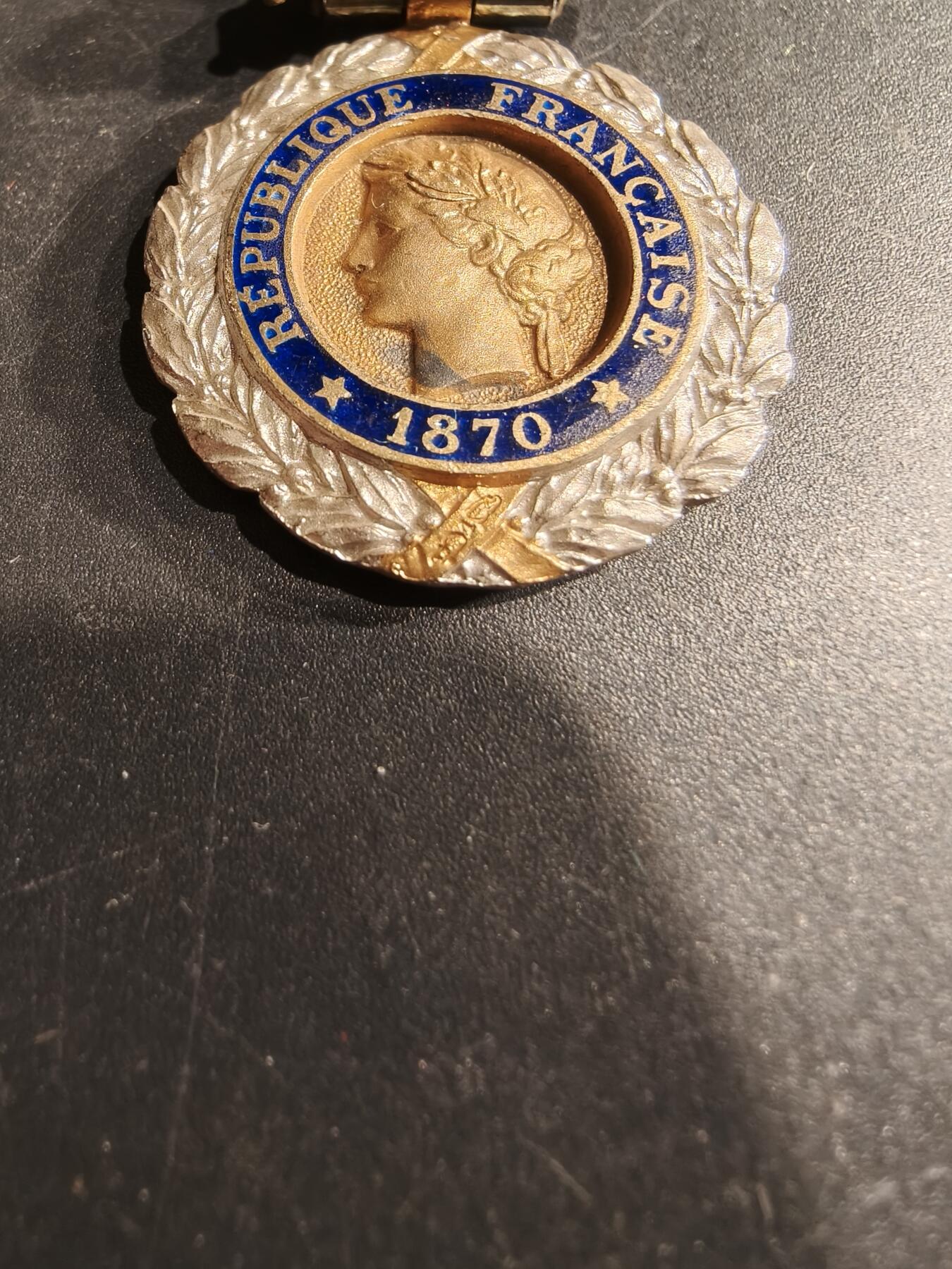 老王徽章第190期 法国军事奖章    三共时期    950银镀金珐琅     19.1g