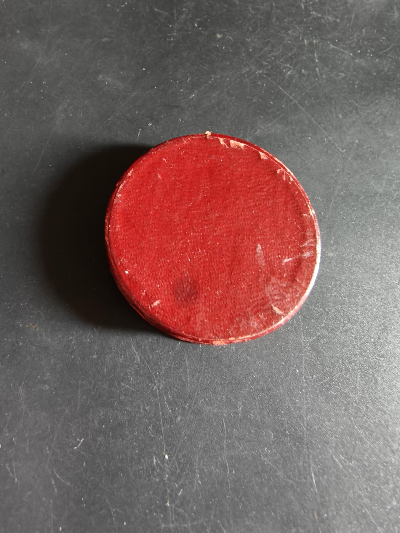 老王徽章第190期 法国举重运动镀银大铜章     原盒     直径41mm    重量27.6g