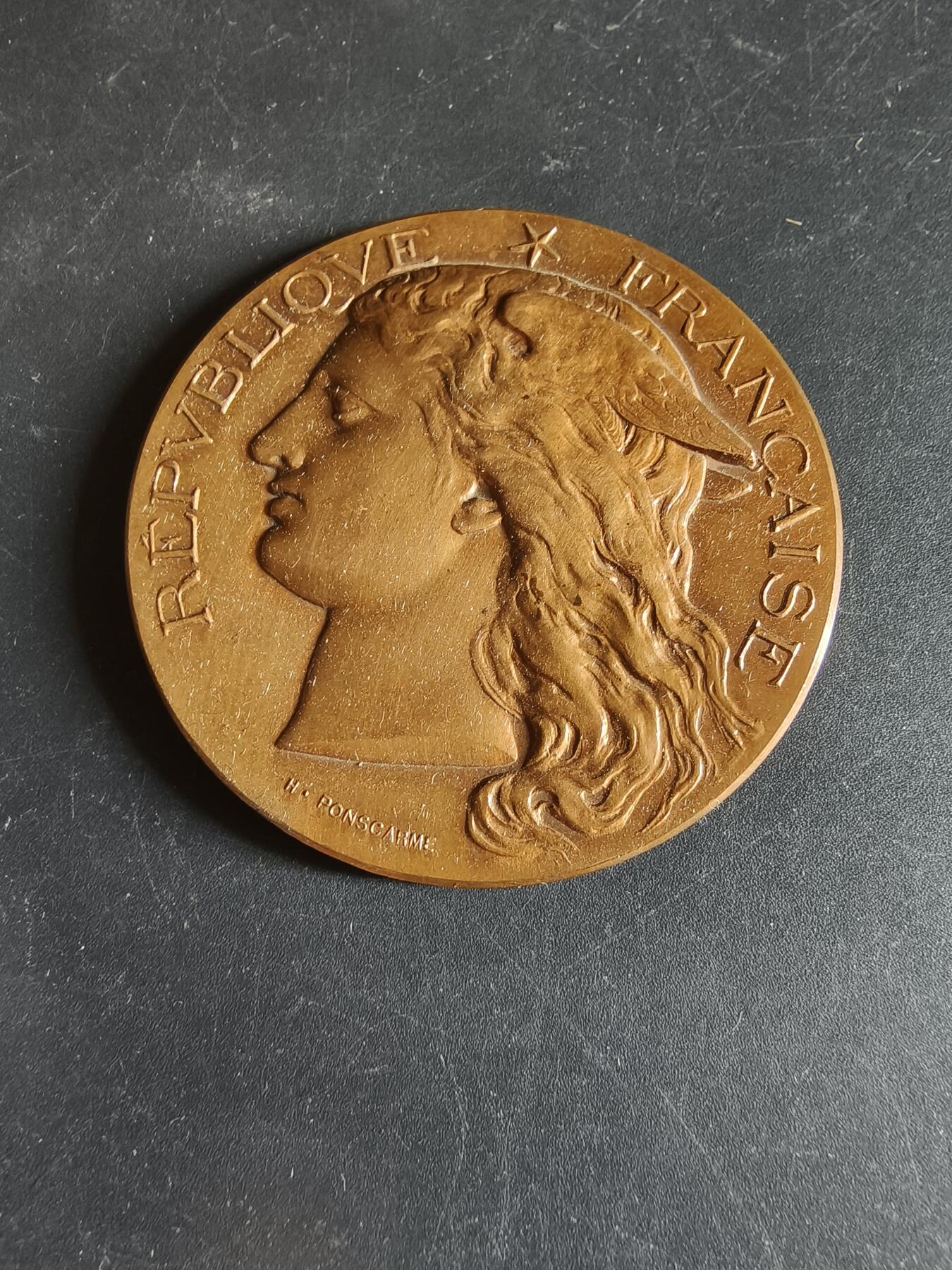 老王徽章第190期 法国工业部1888年工业博览会大铜章     原盒   墨丘利造型     盒子扣不紧      直径50mm      重量53.9g