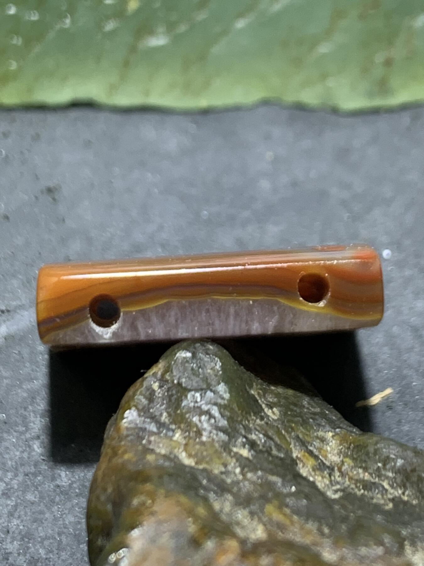 精美高玉化冰飘冻料战国红玛瑙双孔板珠一个！