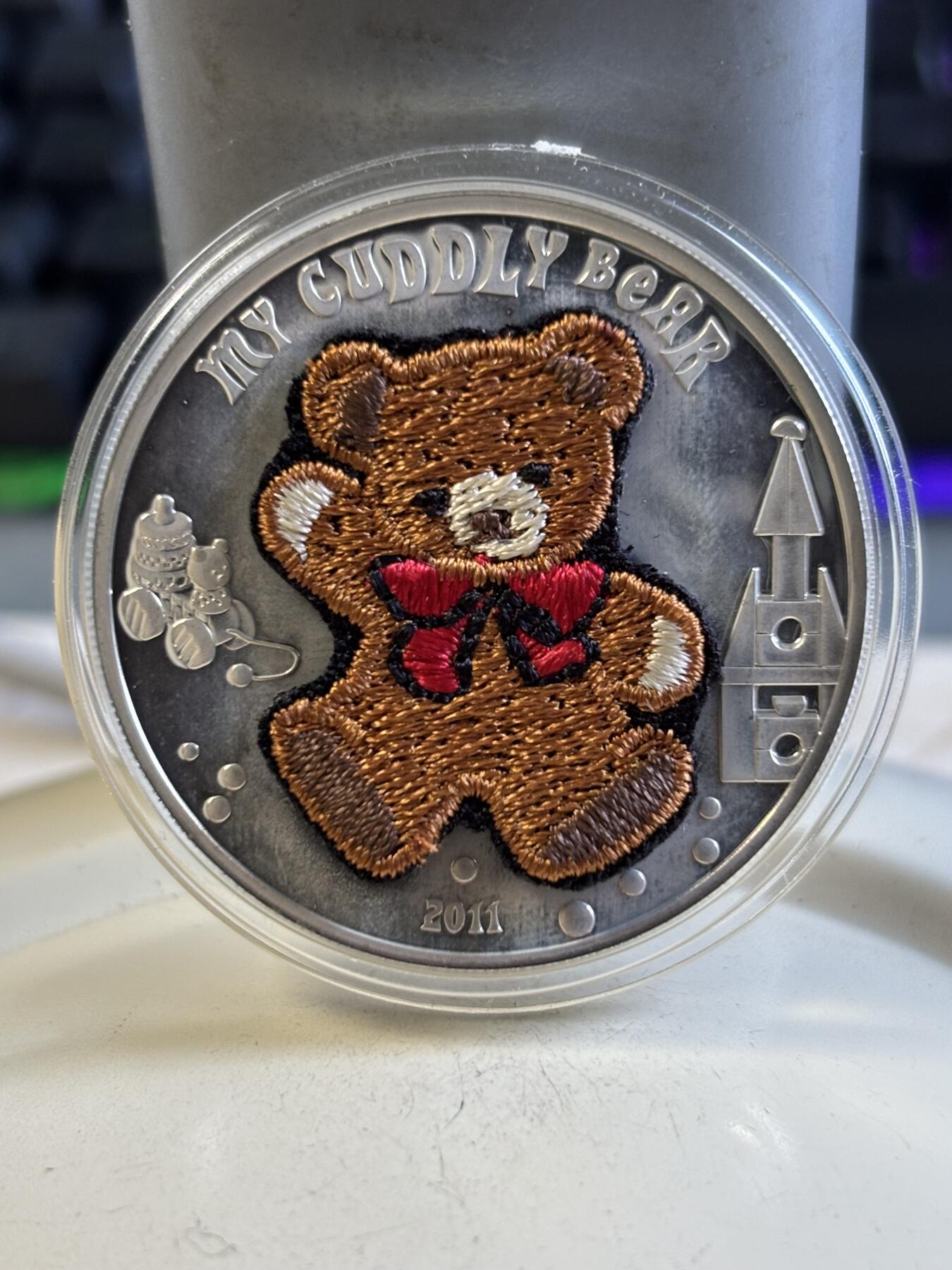 第194期拍卖 帕劳2011年泰迪熊镶嵌实体瑞士刺绣针织纪念银币带证书，25克，925银，有氧化