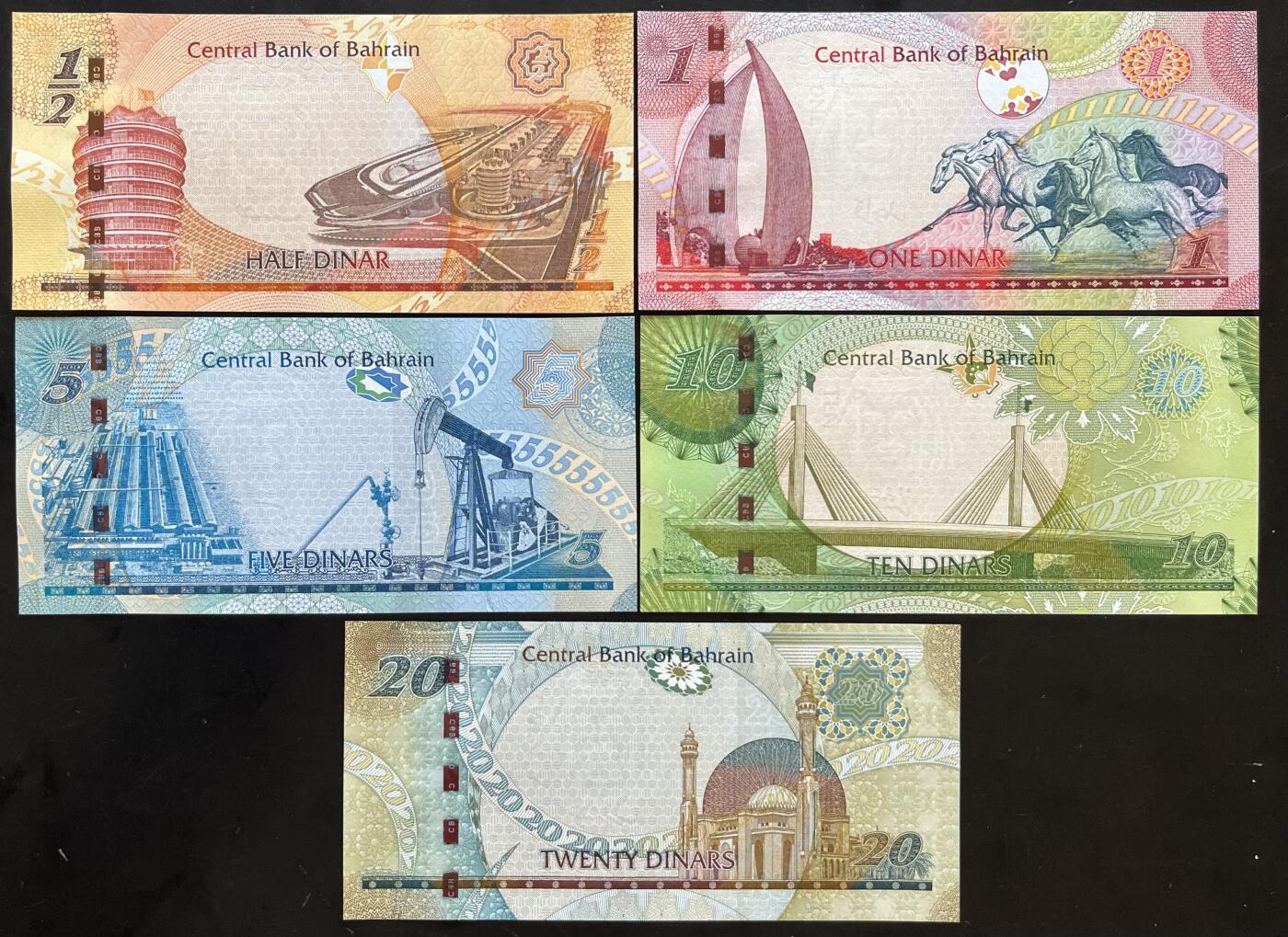 小福收藏拍卖第203期 裸钞场 本期有多张豹子号靓号 仅发行1000枚亚克力砖封蒙古20000图格里克帝国800周年纪念钞 瑞士200法郎 百慕大样钞洋葱冠全套 巴林首版大全套 卡塔尔四张套 越南 保加利亚 马其顿等多国精美纸币 巴林 2006年 1/2 1 5 10 20第纳尔 首版 有盲文版 大全套 unc