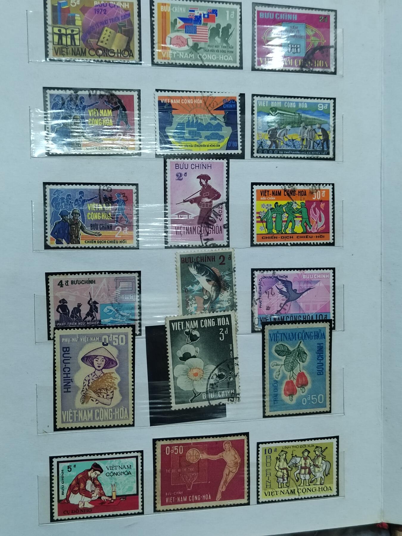 PCAI钱币  28-790 钱币证章邮票小专场 早期的南北越邮票一组  每张邮票后附了张小黑纸