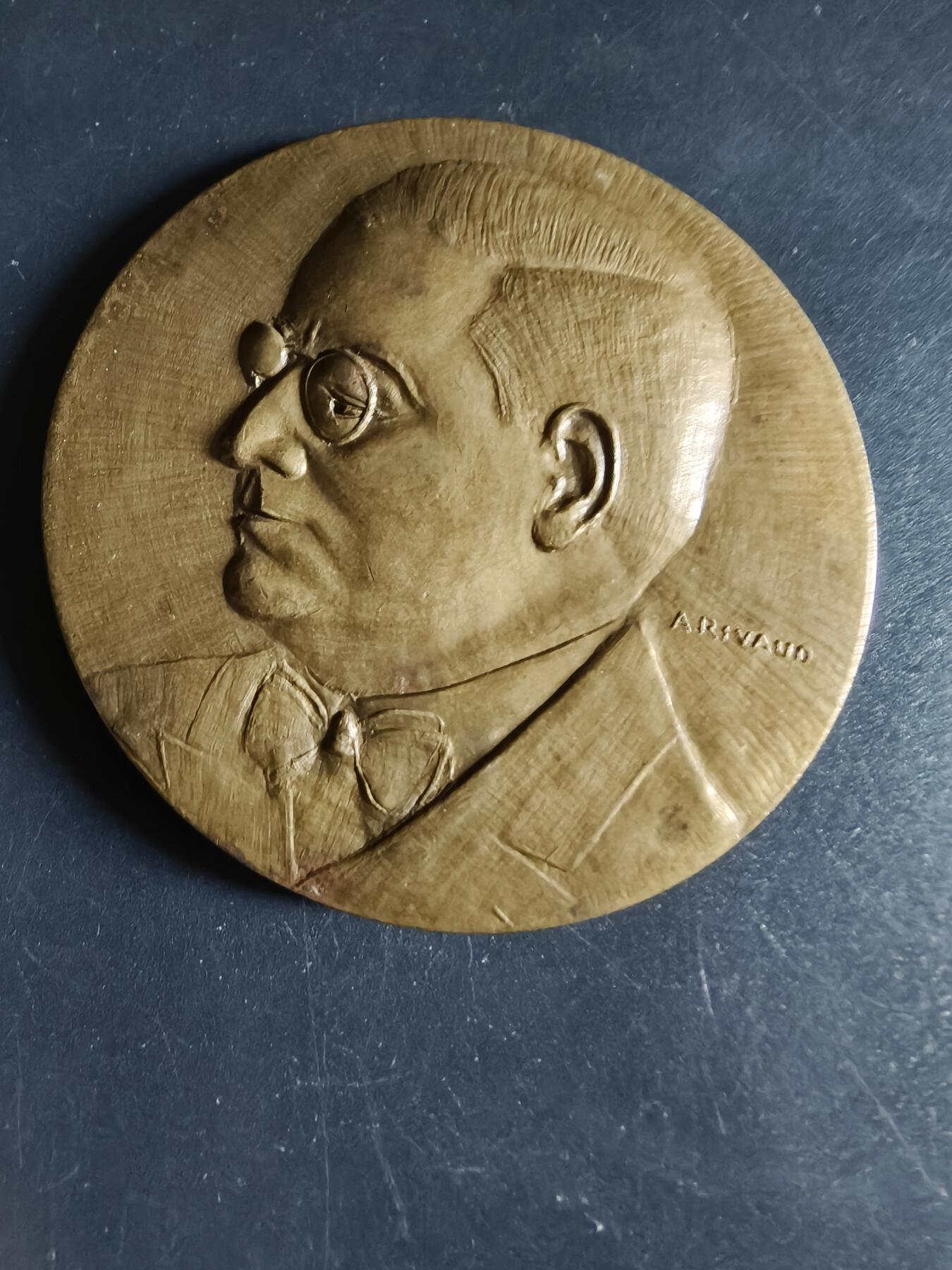 老王徽章第190期 法国著名装饰艺术设计师阿尔芒·阿尔贝·拉托大铜章      直径68mm     重量131.5g