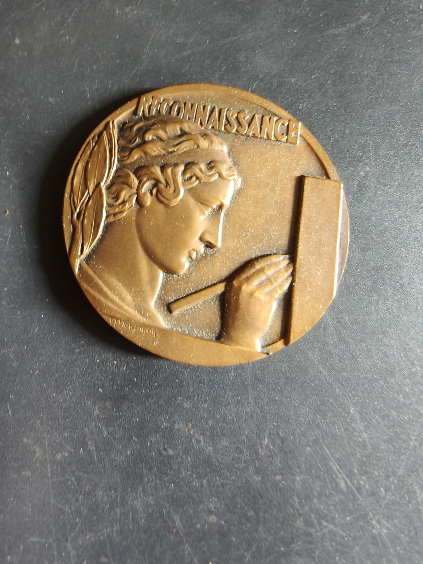 老王徽章第190期 法国红十字会献血纪念铜章     原盒     直径50mm     重量52.6g