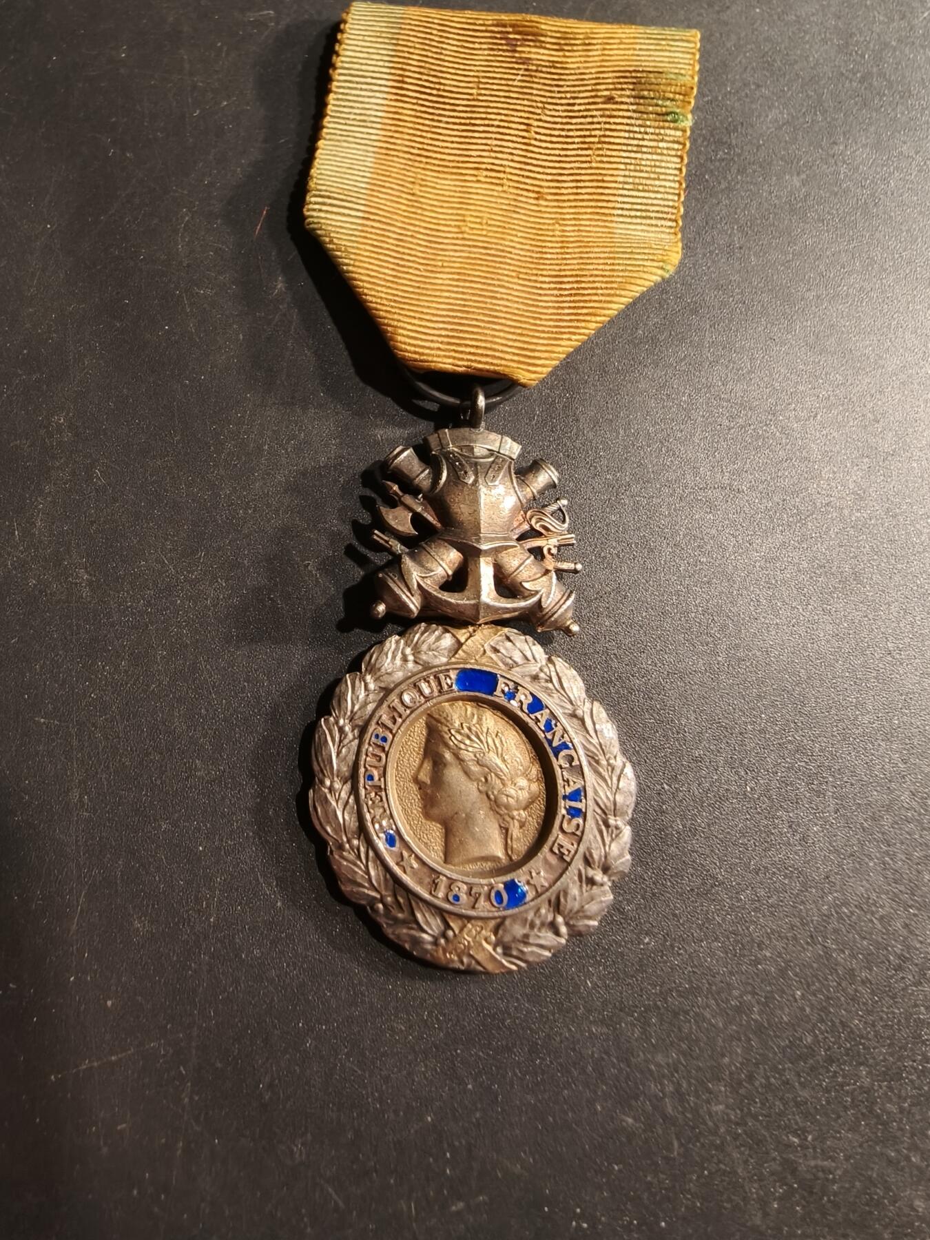 老王徽章第190期 法国军事奖章    三共时期    950银镀金珐琅     20g