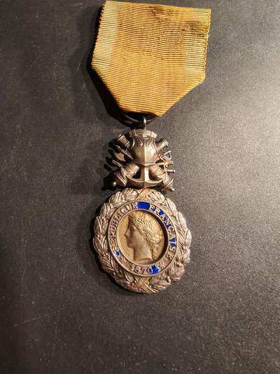 老王徽章第190期 - 法国军事奖章    三共时期    950银镀金珐琅     20g