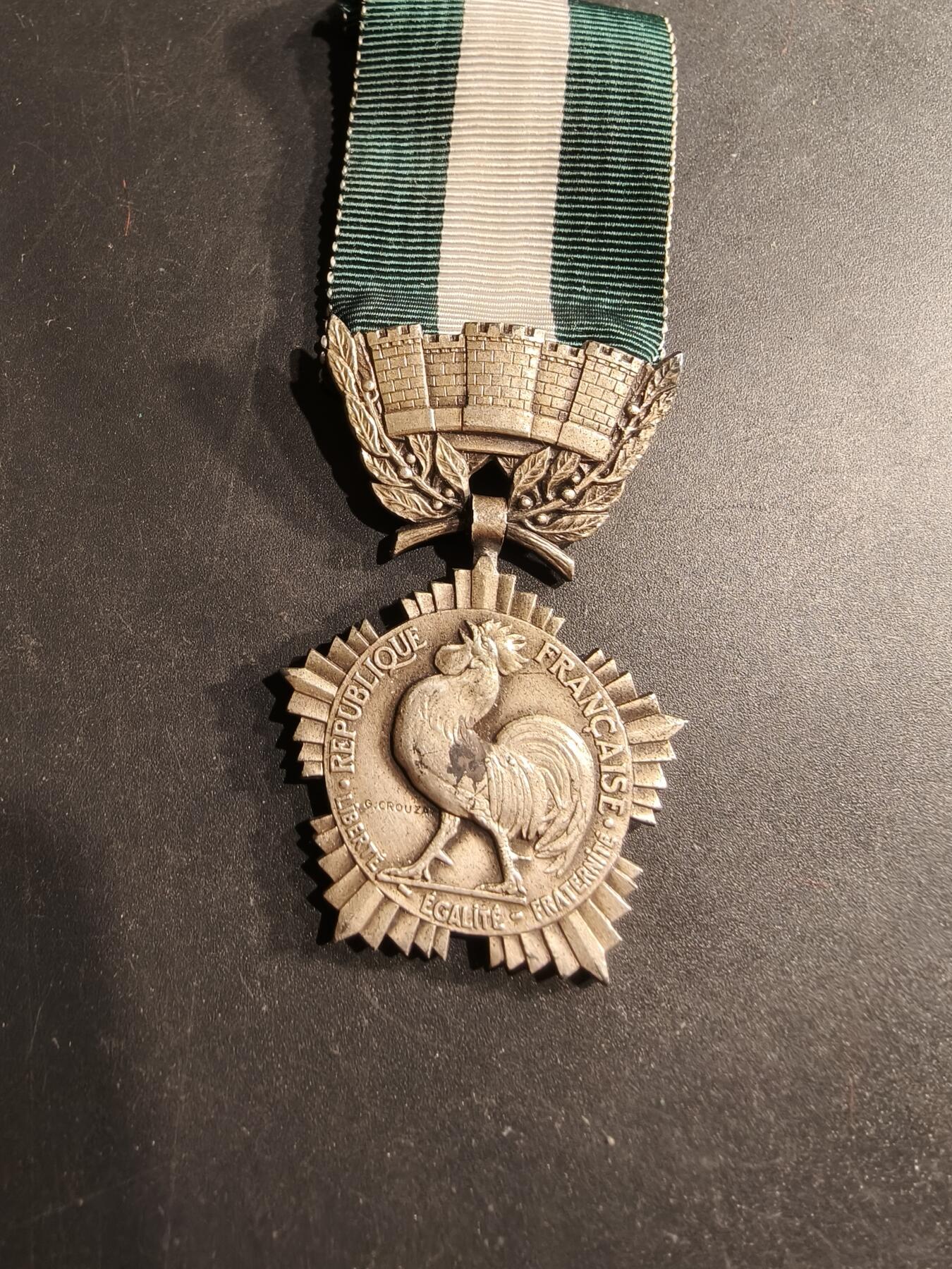 老王徽章第190期 法国银级地方嘉奖奖章    螃蟹银标      21.1g