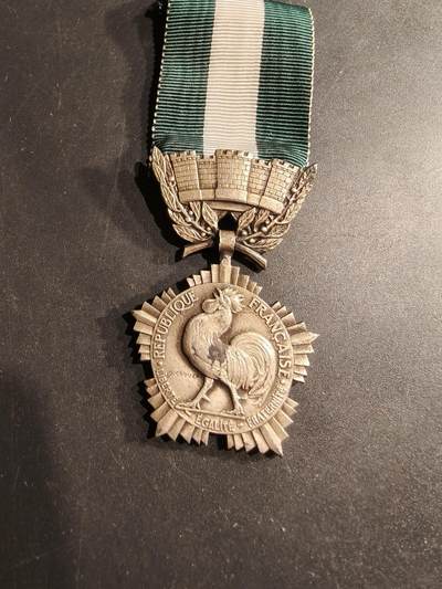 老王徽章第190期 - 法国银级地方嘉奖奖章    螃蟹银标      21.1g