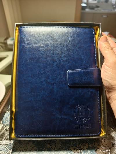 抚柳草堂-第二十期章牌钱币  奖章勋章免佣最后一期 满百包邮 放漏专场 - 北京化工大学研究生院毕业留念笔记本 加厚软皮磁吸 内页为a5左右活页 质量很好