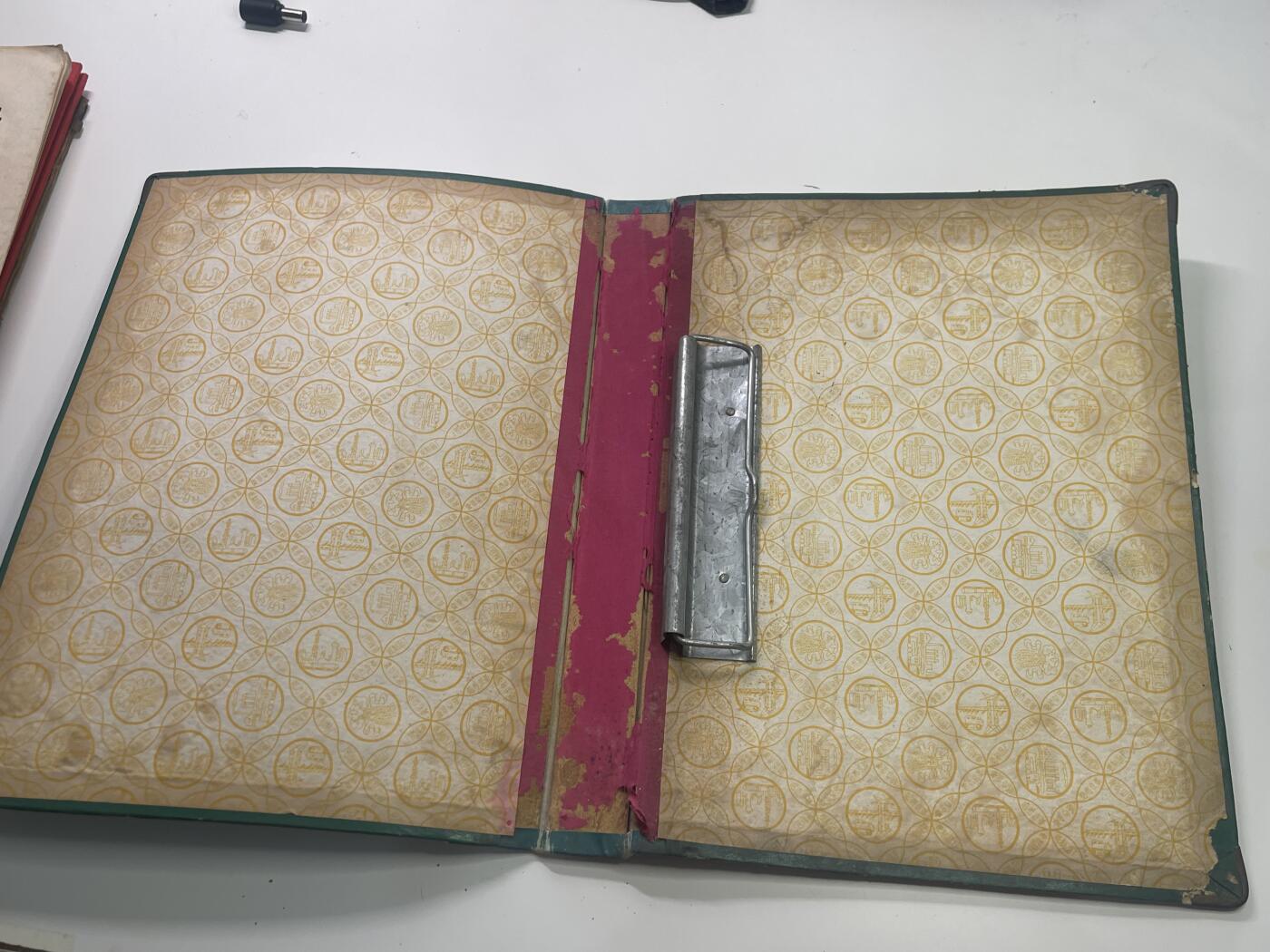 新时代收藏快速小拍 拍卖本周一线所得新货 3月29日场 精品红色收藏 很大的带语录文件夹 牢记阶级斗争口号