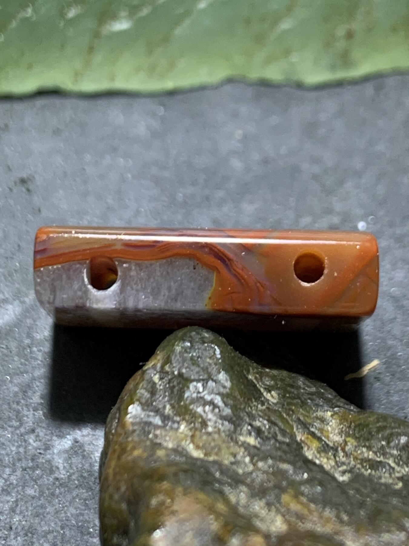 精美高玉化冰飘冻料战国红玛瑙双孔板珠一个！