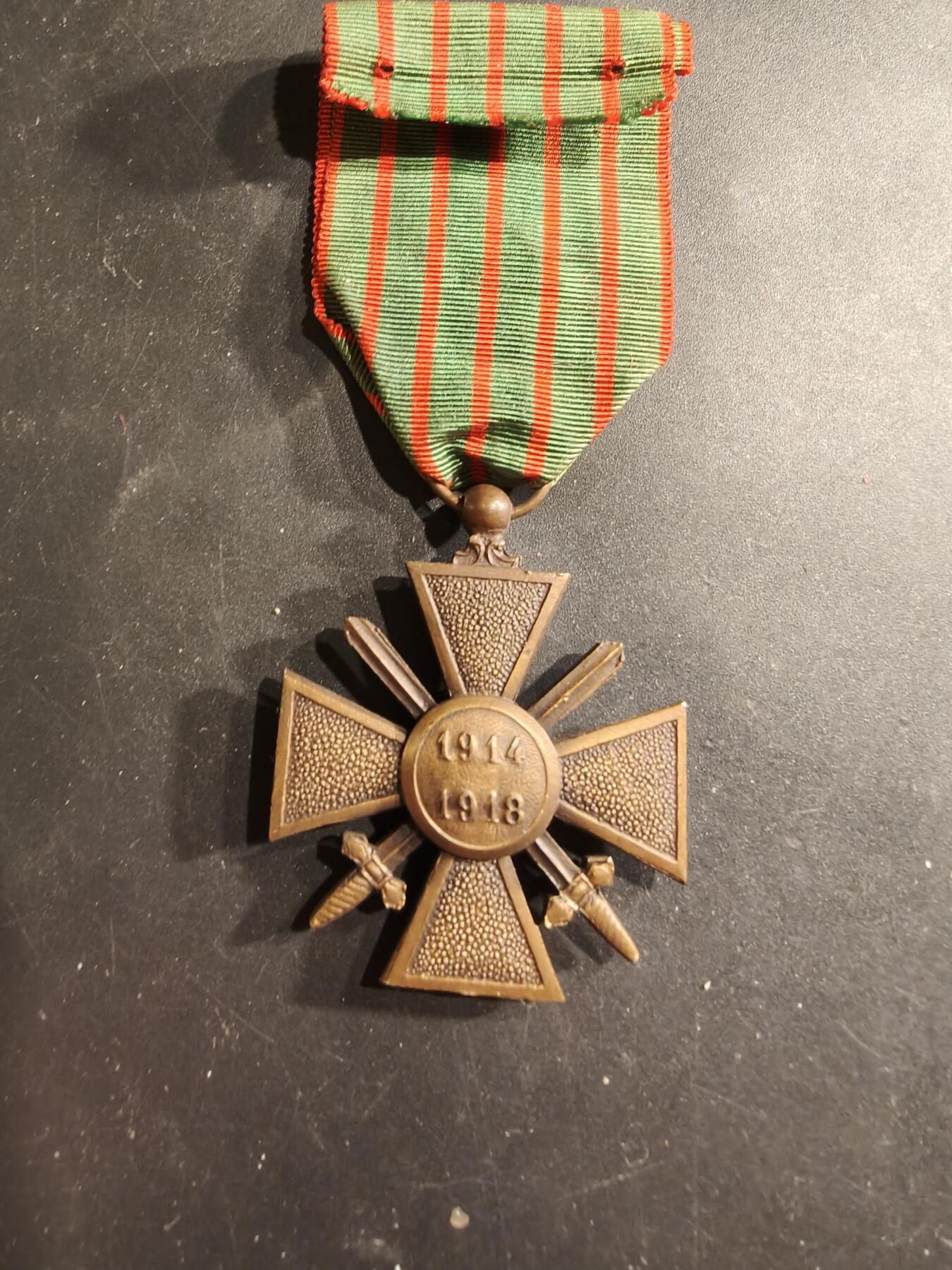 老王徽章第190期 法国1918版战争十字奖章    1颗铜星勋饰