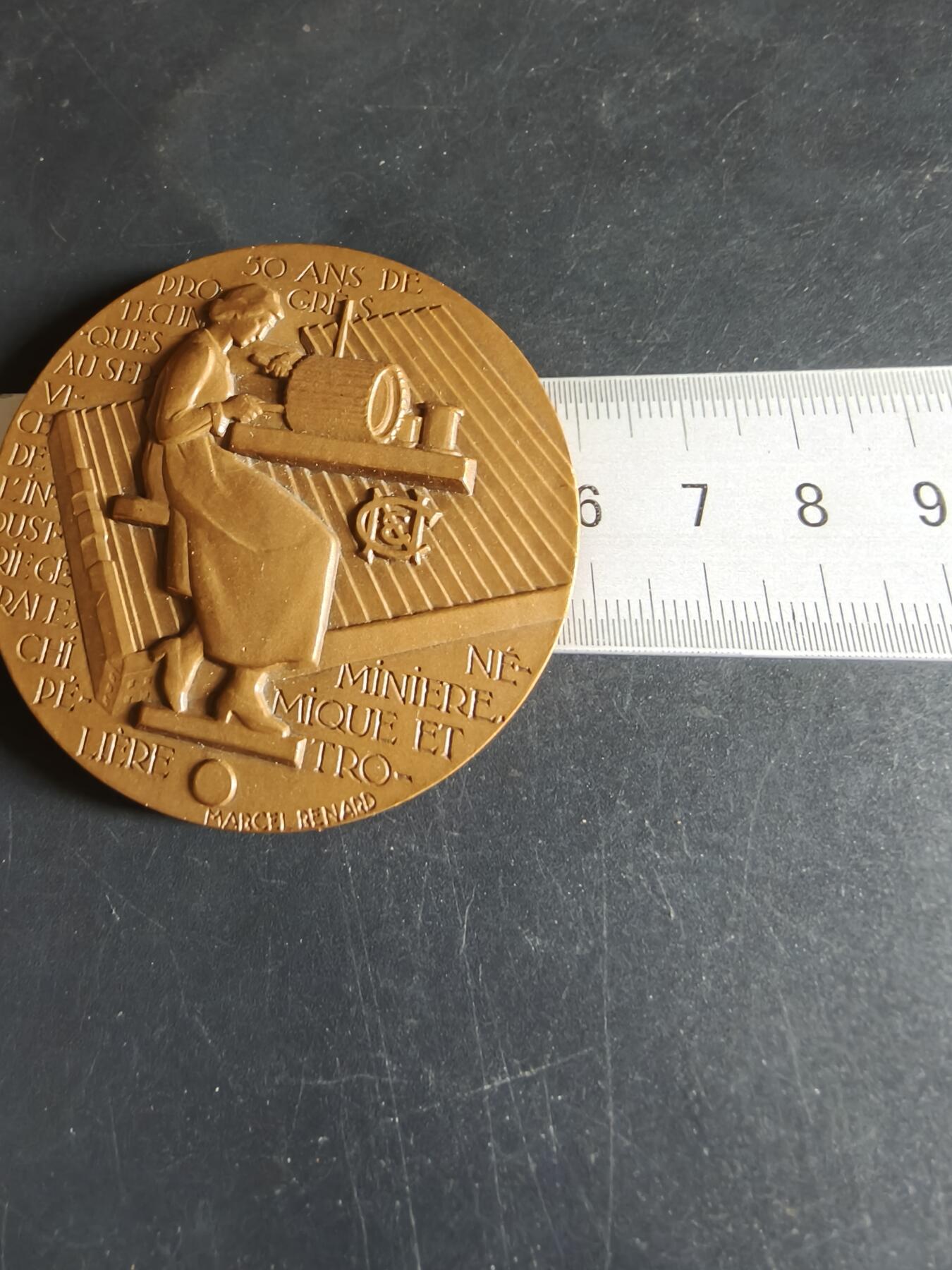 老王徽章第190期 法国南锡电气建设公司成立50周年大铜章     原盒      大师马塞尔·雷纳德作品      直径60mm     重量106.1g