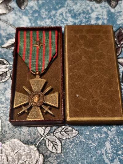 抚柳草堂-第二十期章牌钱币  奖章勋章免佣最后一期 满百包邮 放漏专场 - 法国一战战争十字勋章（Croix de Guerre 1914–1918）带一枚铜星（团级嘉奖）历史原品原盒带插针