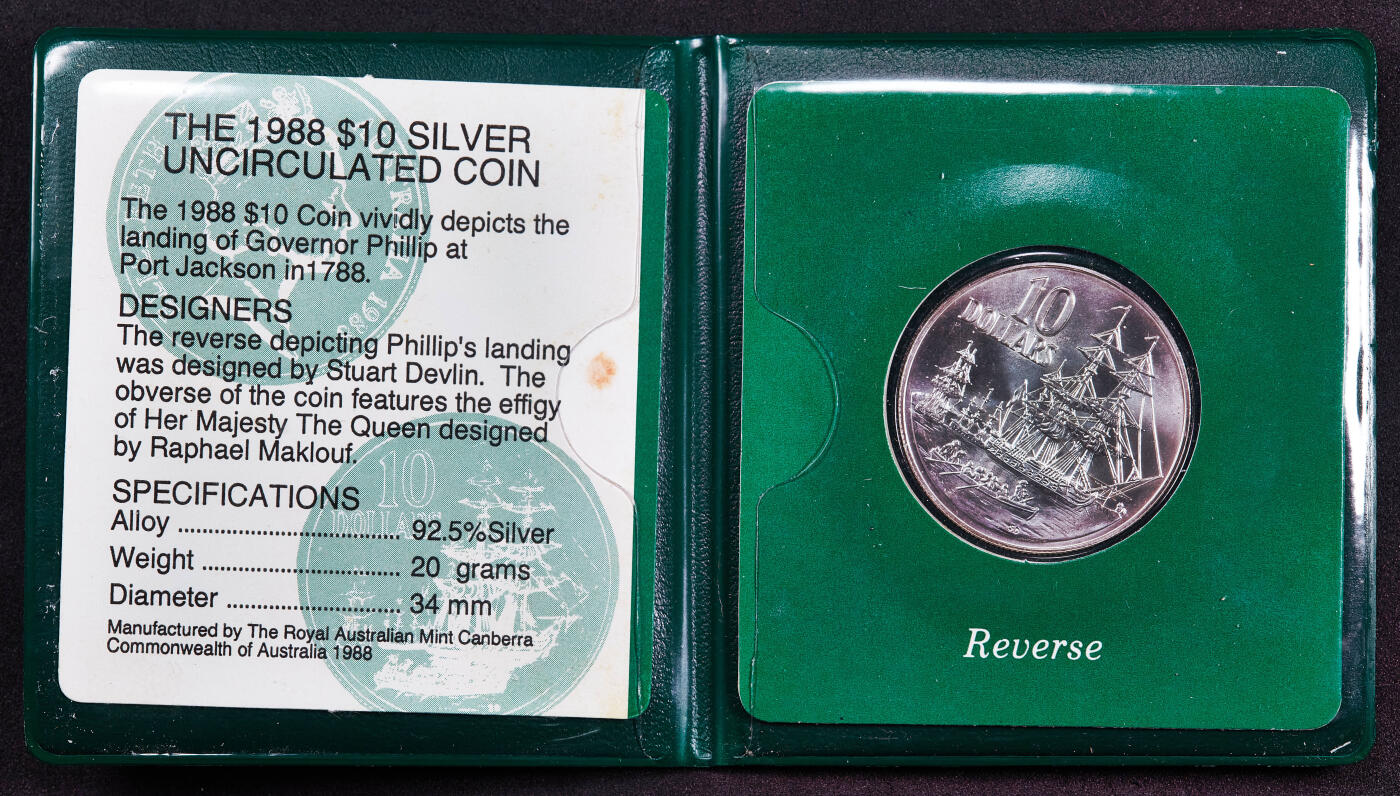 【俄甄集藏】2026年(050)04-01星期三 晚 19:30 全场包邮 澳大利亚1988年纪念海军第一舰队成立200周年10元册装银币，带证，重20克，925银，发行量111497枚