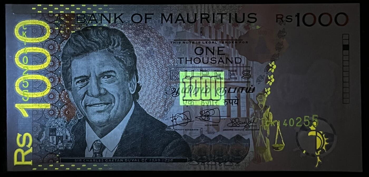 小福收藏拍卖第203期 裸钞场 本期有多张豹子号靓号 仅发行1000枚亚克力砖封蒙古20000图格里克帝国800周年纪念钞 瑞士200法郎 百慕大样钞洋葱冠全套 巴林首版大全套 卡塔尔四张套 越南 保加利亚 马其顿等多国精美纸币