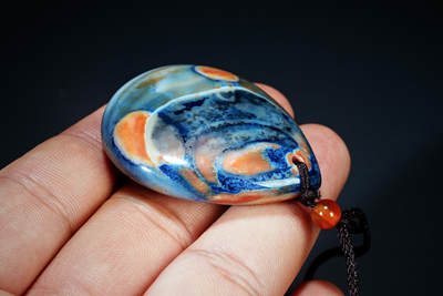 上海都达杂项专场102【全场包邮】  天然缠丝草花玛瑙水滴挂件 附鉴定证书94-148