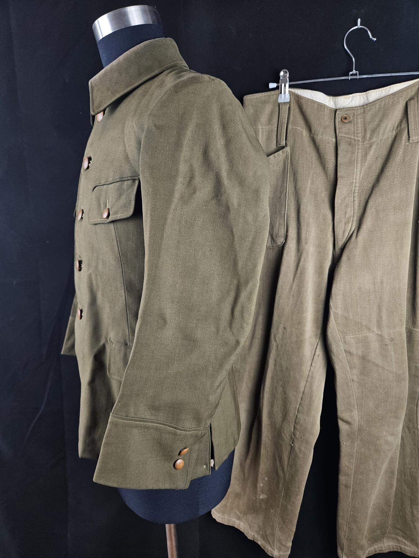 0元起拍勋章 第343期 咸鱼国勋章拍卖专场 4月1日（周三）下午6：00开始 日本战时 国民服一套 领围39 胸围95 肩宽42 衣长63 袖长54 腰围86 裤长95