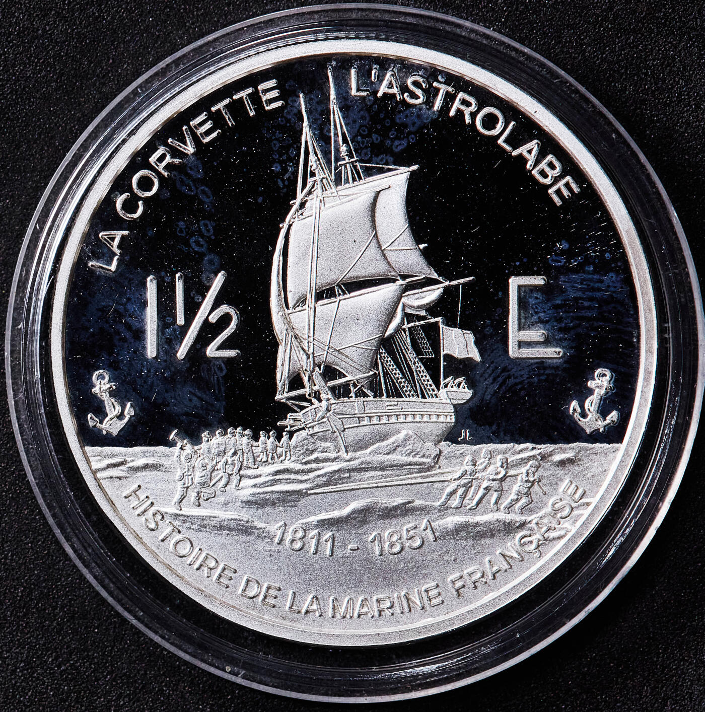 【俄甄集藏】2026年(050)04-01星期三 晚 19:30 全场包邮 法属南半球和南极领地2004年纪念法国海军19世纪三桅护卫舰“星盘号”南极探险1.5欧元精制银样币，重31.14克，999银，发行量2000枚，稀少品种