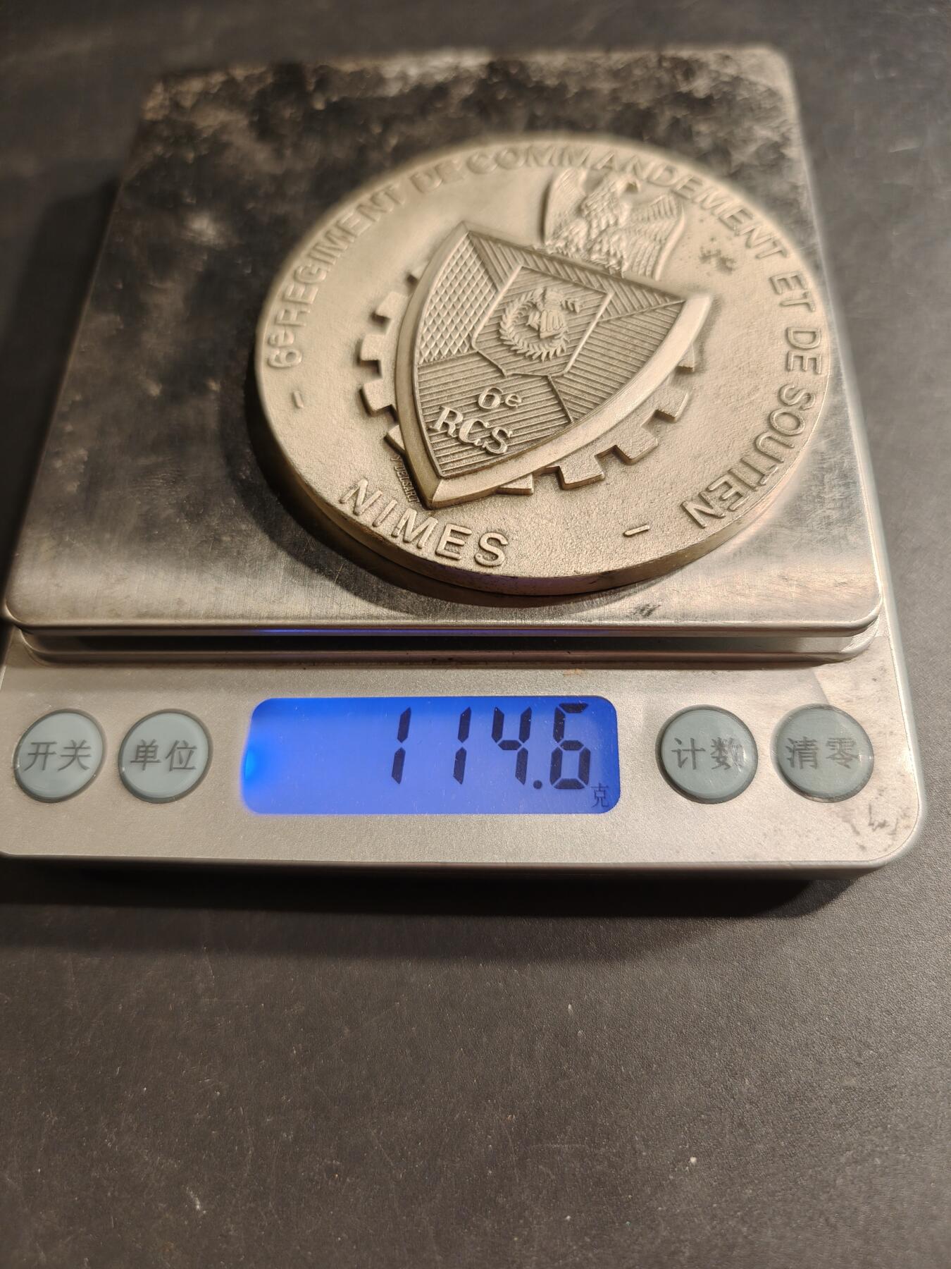 老王徽章第190期 法国陆军第6指挥与支援团纪念章     背面为其参与的重要战役     直径70mm    重量114.6g