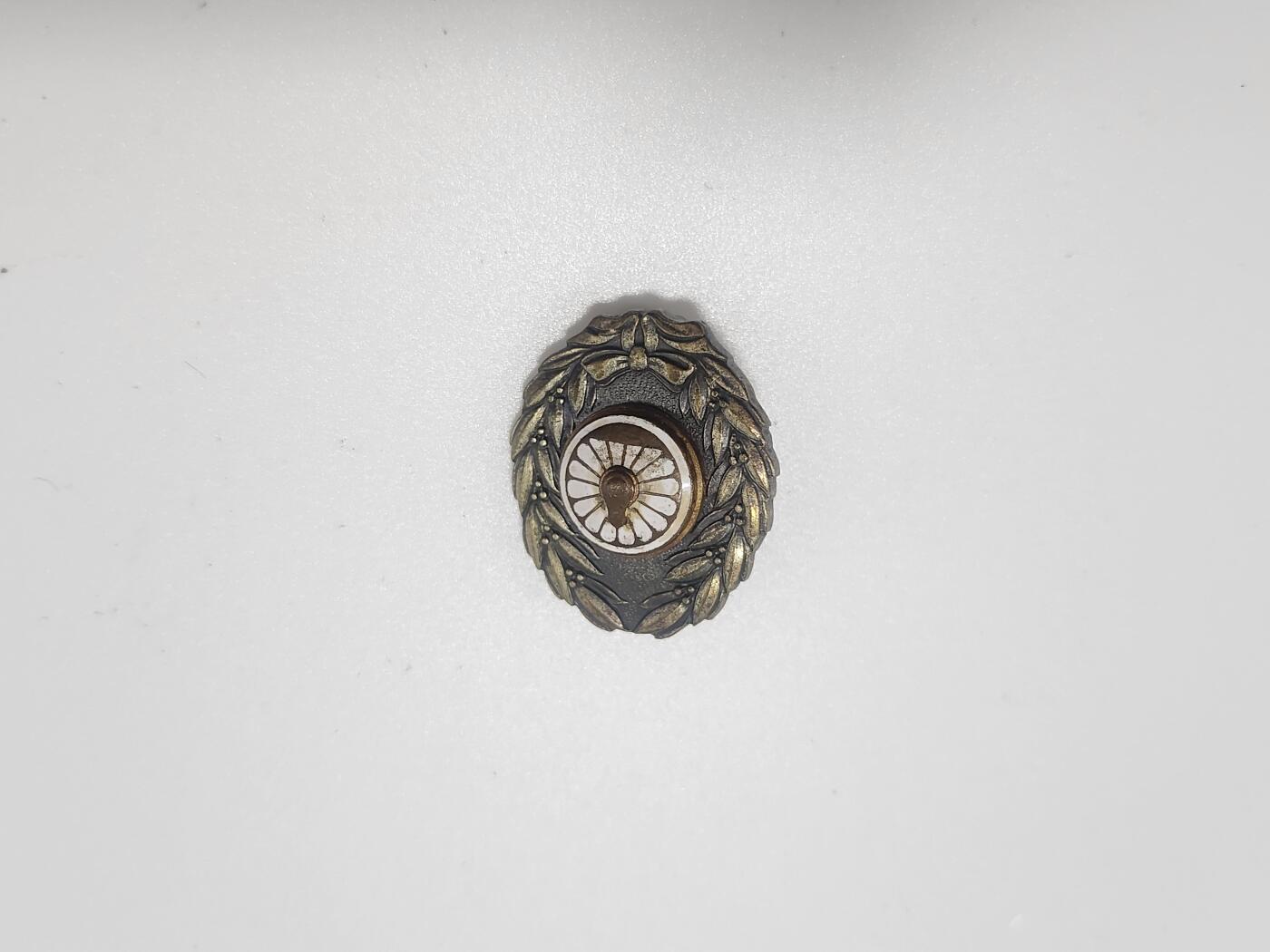 南水社第4次拍卖  日本国铁功绩章 材质不明 盒子字体褪色