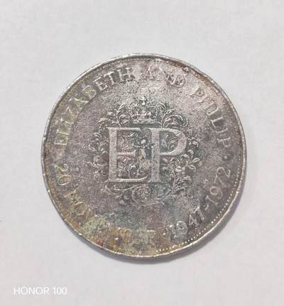 纪念章/纪念币 - 英国1972年伊丽莎白二世银婚纪念克朗币介绍   这是一枚由英国皇家铸币局发行的25便士（克朗）纪念币，为纪念伊丽莎白二世与菲利普亲王结婚25周年（银婚）而铸造。