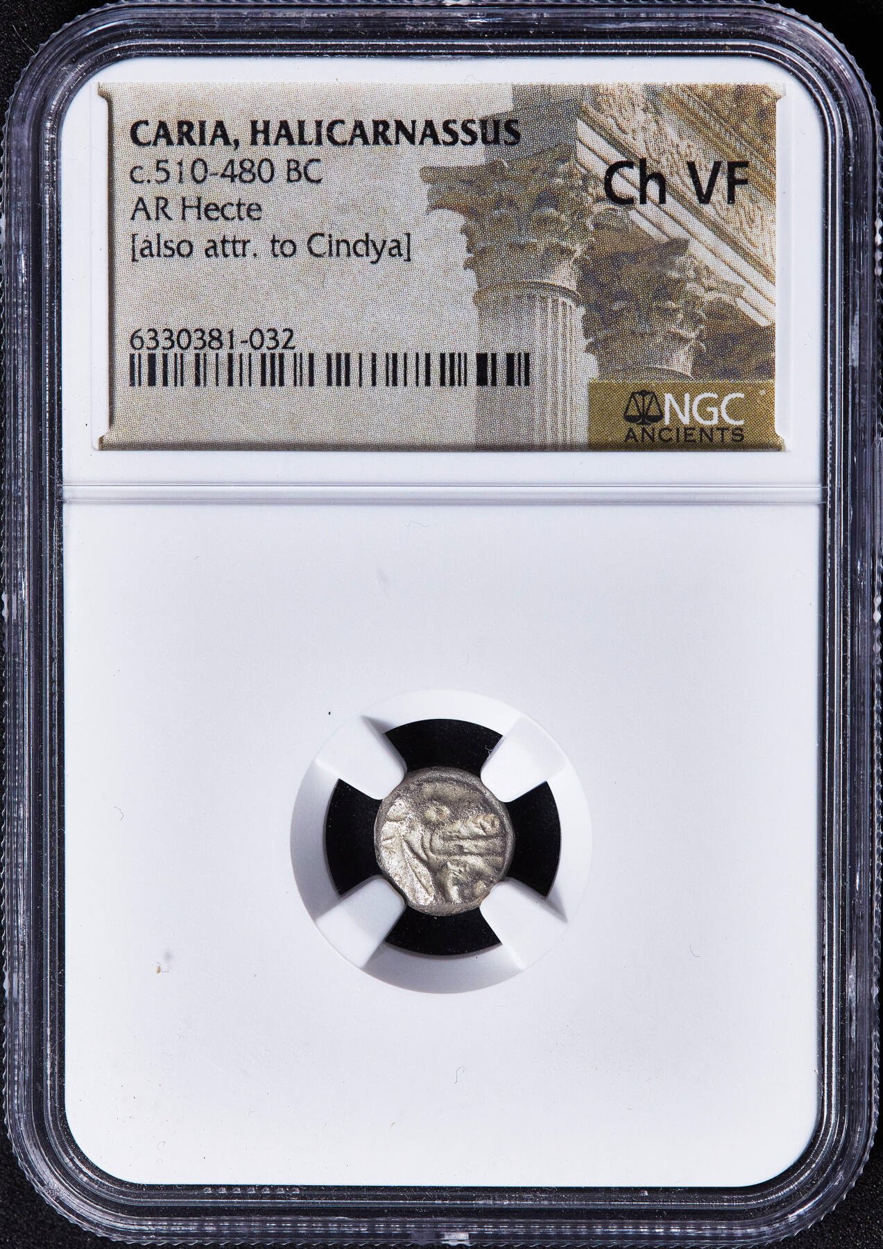 【俄甄集藏】2026年(050)04-01星期三 晚 19:30 全场包邮 古希腊卡利亚哈利卡纳苏斯城公元前510-480年海怪克托斯1赫卡特古风银币，NGC ChVF，哈利卡纳苏斯城发行，正面有着羽状鬓毛与长吻的海怪克托斯，张口吐舌满口利齿，背面四格内凹中间芒星，直径：11mm，保存尚佳，底光犹存