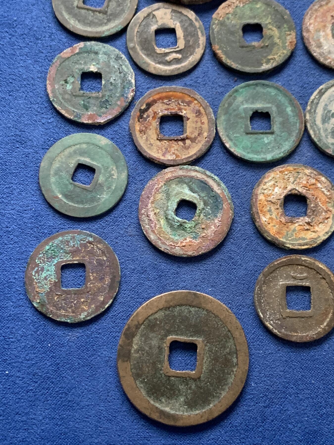 《竞宝斋》第475场 周日，周一 2场连拍 （全场包邮）欢迎送拍 32枚一组 古钱币 唐宋清等 细节见图