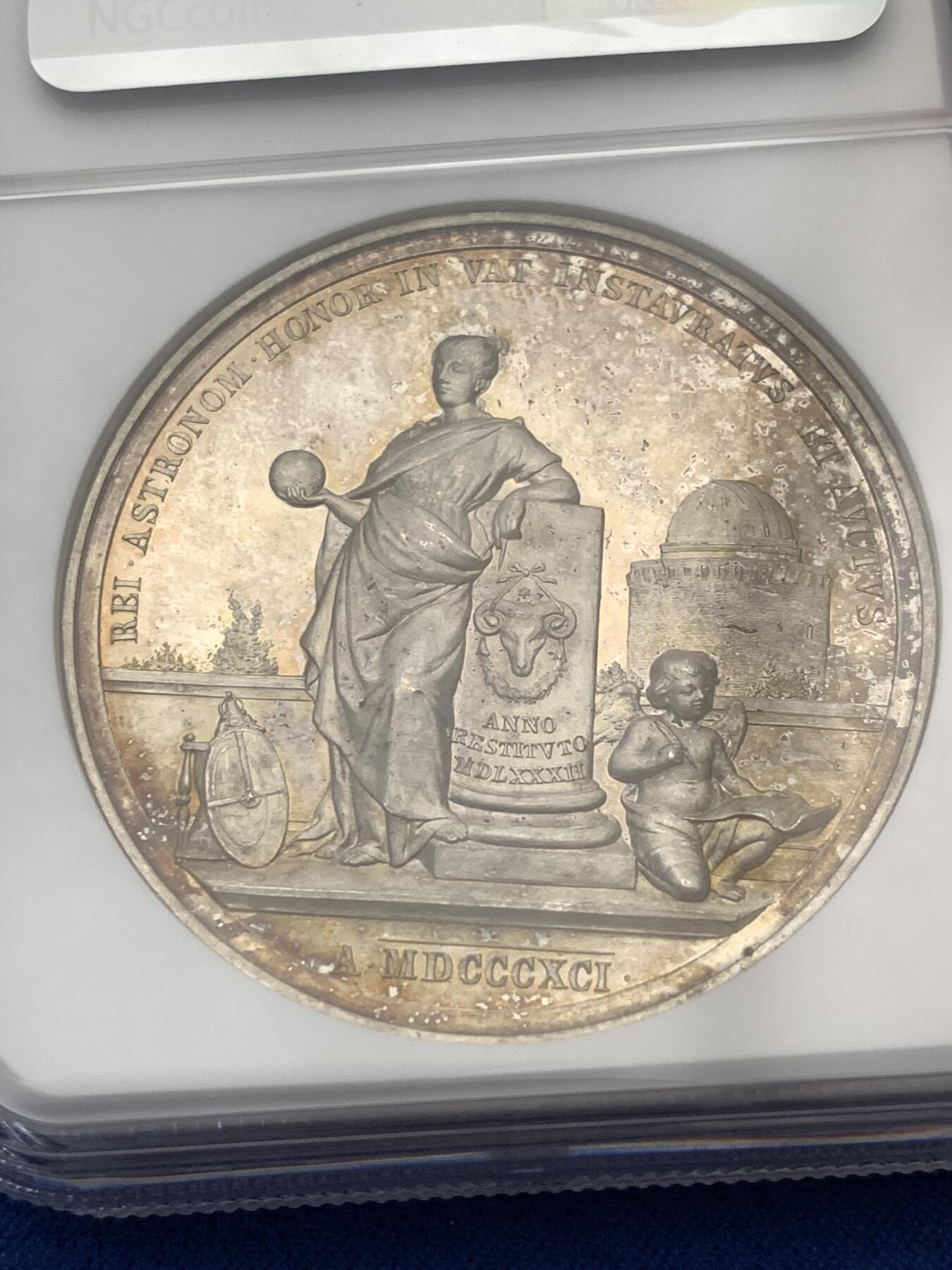 《竞宝斋》第475场 周日，周一 2场连拍 （全场包邮）欢迎送拍 NGC MS63 梵蒂冈1890教皇利奥十三世纪念银章 PL底板 包浆五彩 加厚盒