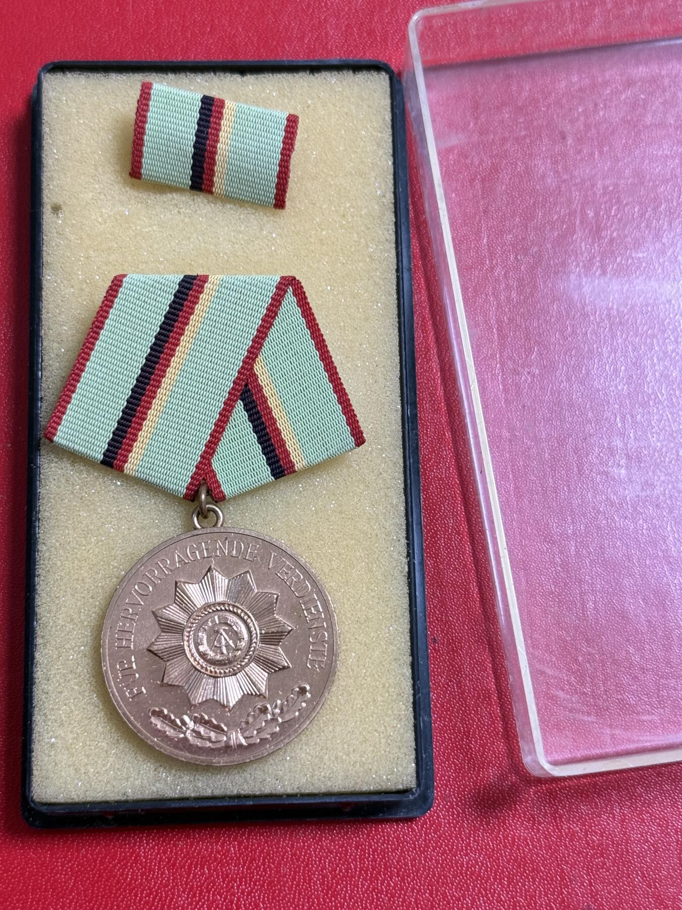 韵星假日军品类拍卖第50期 民主德国铜级内务部功绩奖章带原盒略