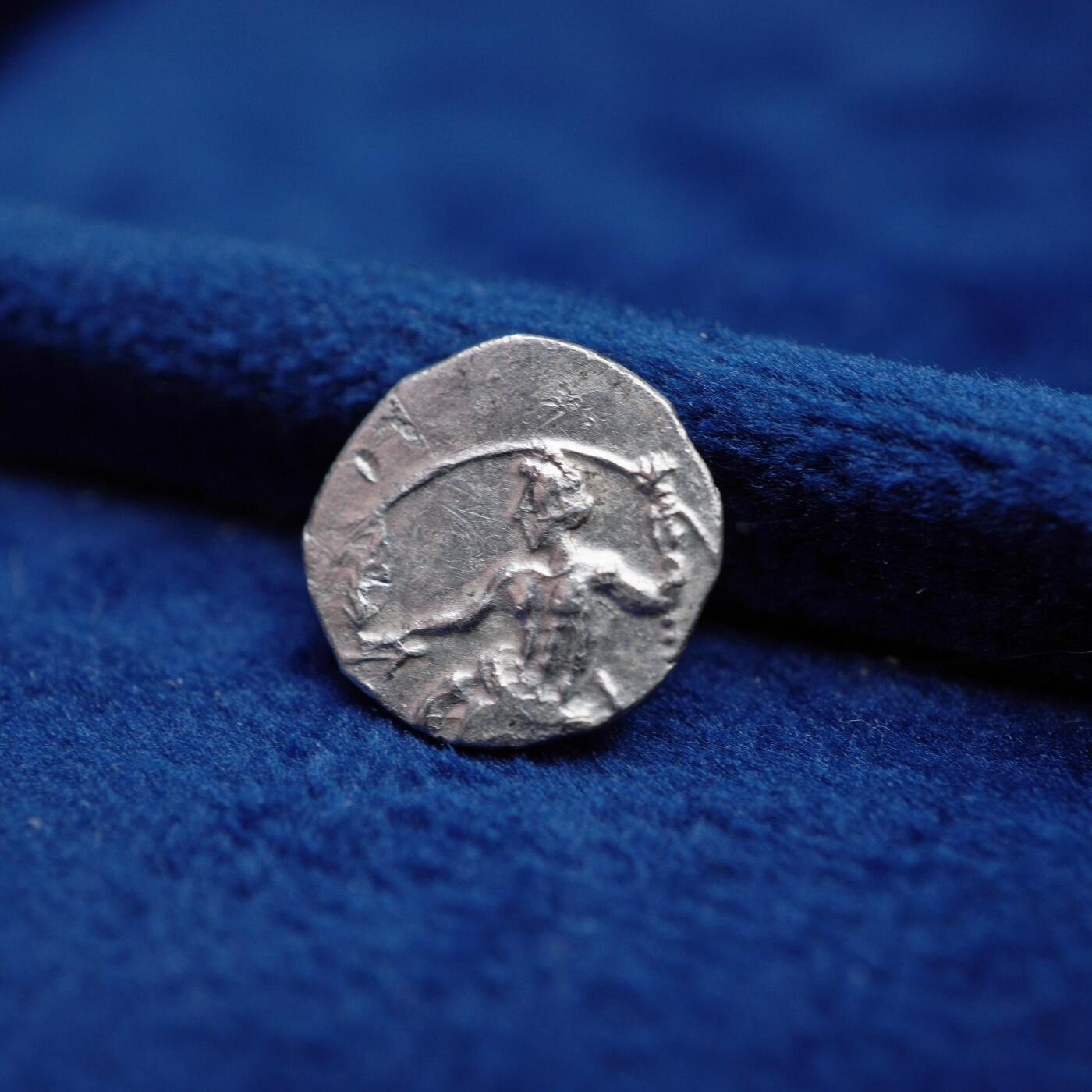 琋语集藏2026年04月欧洲古典打制币拍卖 古希腊西里西亚地区-巴力神与狮子捕鹿1奥波银币