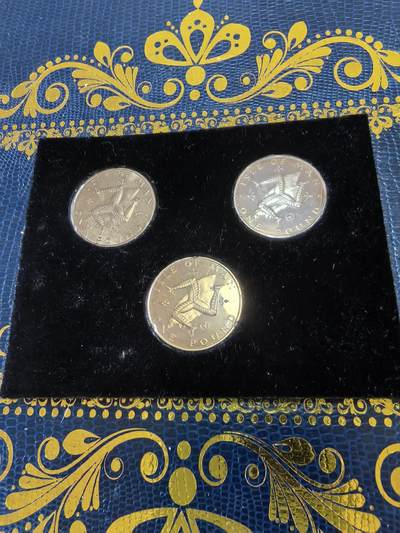 长老汇马年精选第十四场拍卖 - 1979马恩1镑3枚盒装，含1枚精制银币+精制金属币+流通币，盒证全