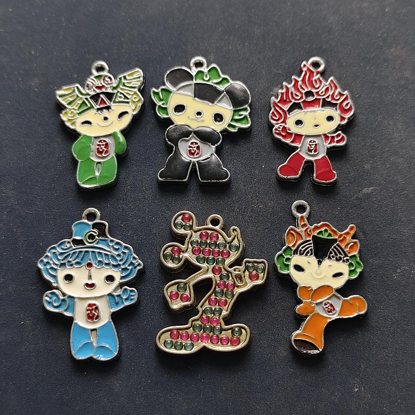 【全场包邮】纯粹捡漏拍516场【专场】 【杂件】日本迪士尼可口可乐纪念章+5枚北京奥运会徽章一组