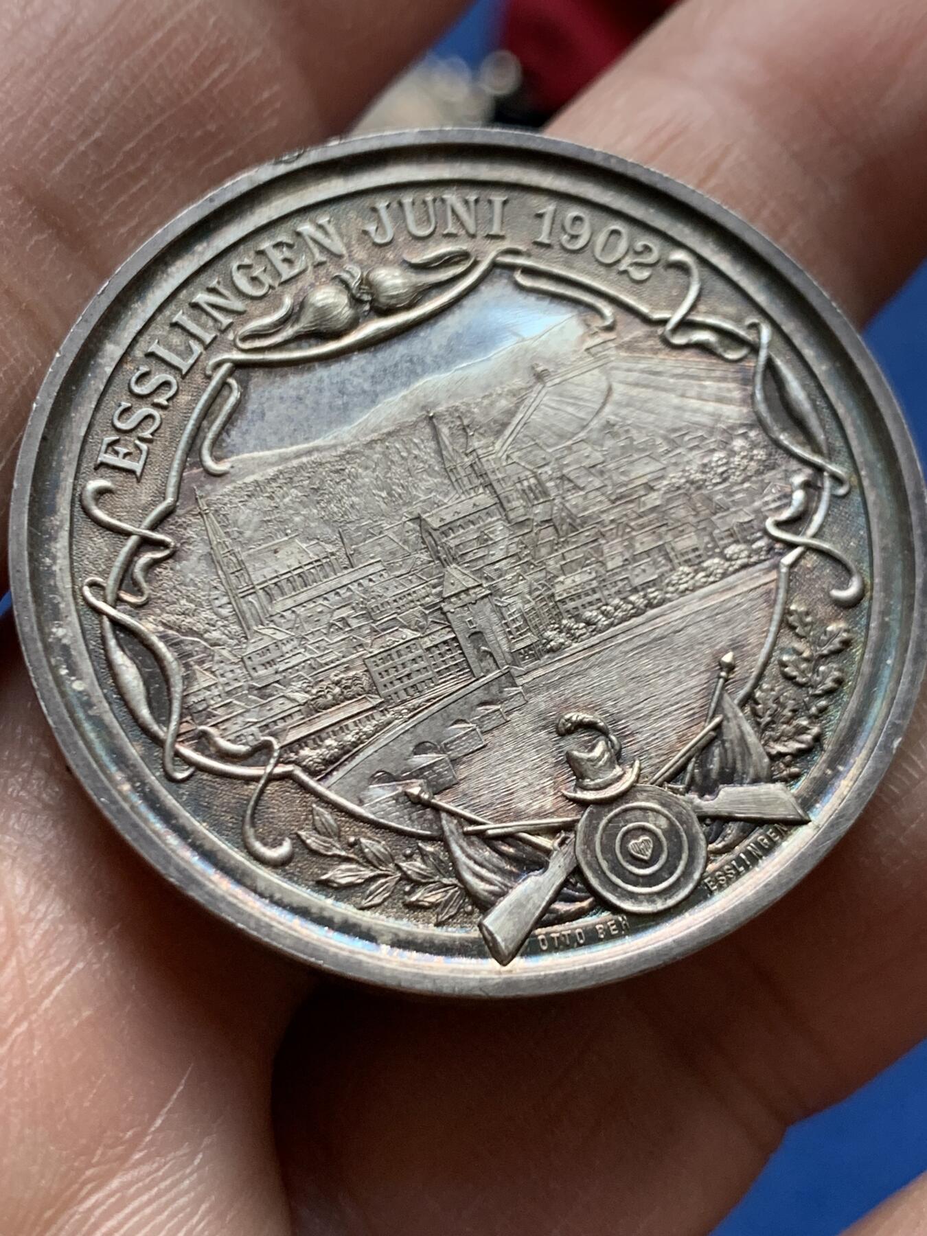 《竞宝斋》第475场 周日，周一 2场连拍 （全场包邮）欢迎送拍 1902年德国埃斯林根射击节银章 十分少见的小射击节 21.5克 37.8mm 边有打磨痕迹 细节见图