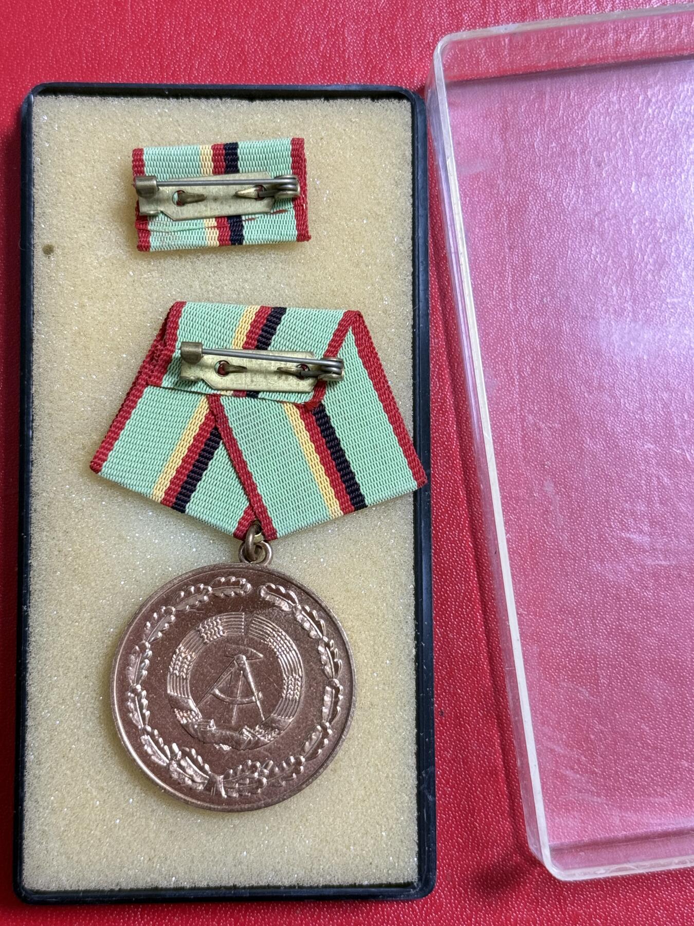 韵星假日军品类拍卖第50期 民主德国铜级内务部功绩奖章带原盒略