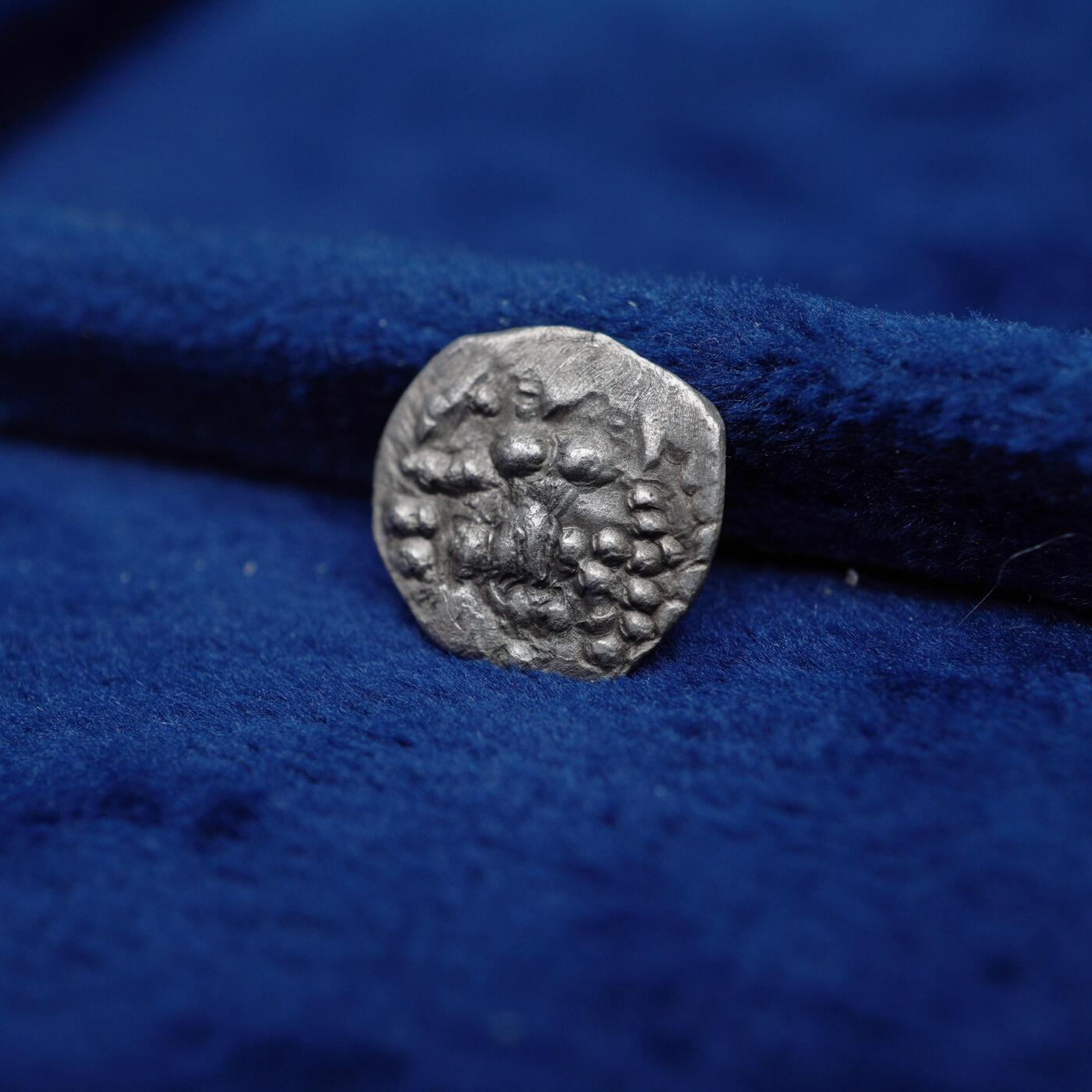 琋语集藏2026年04月欧洲古典打制币拍卖 古希腊西里西亚地区-巴力神与狼1奥波银币 