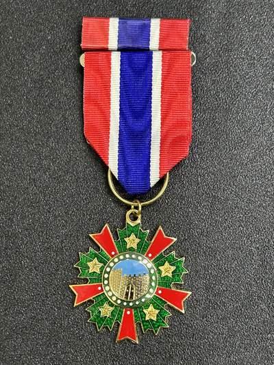 西秦中古拍卖第八十二期  - 民国甲种一等干城奖章 带勋略 退台后