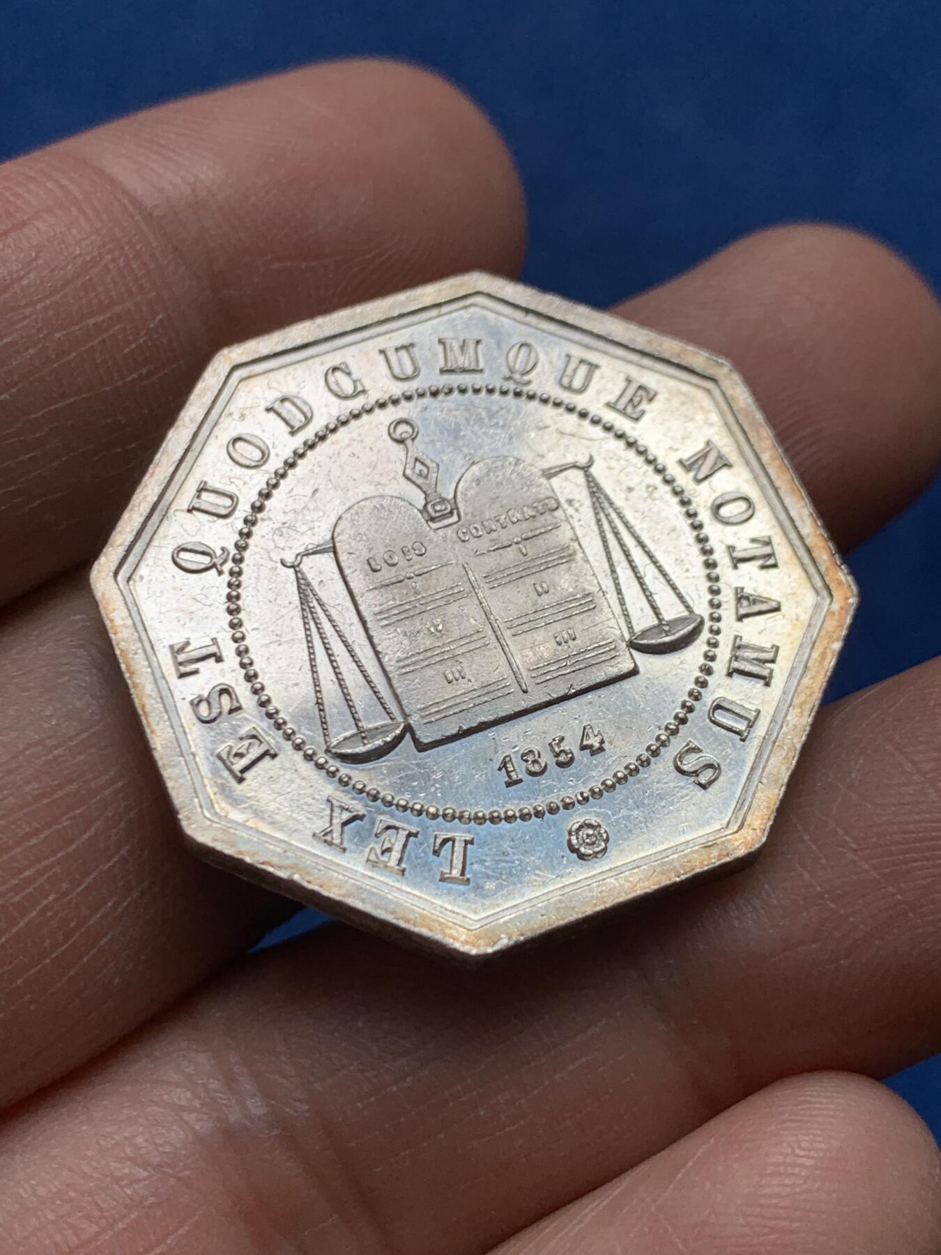 《竞宝斋》第475场 周日，周一 2场连拍 （全场包邮）欢迎送拍 法国亚眠公证人八角银质代币，15.23g，31.6mm，蜜蜂边铭