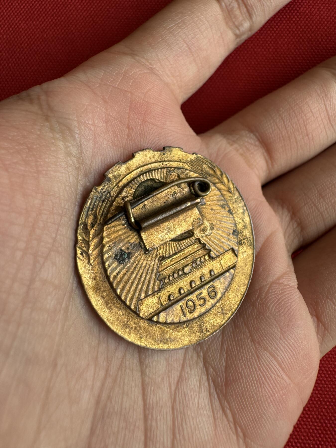 五哥徽章群   29号周日晚上八点4群联拍 铜章